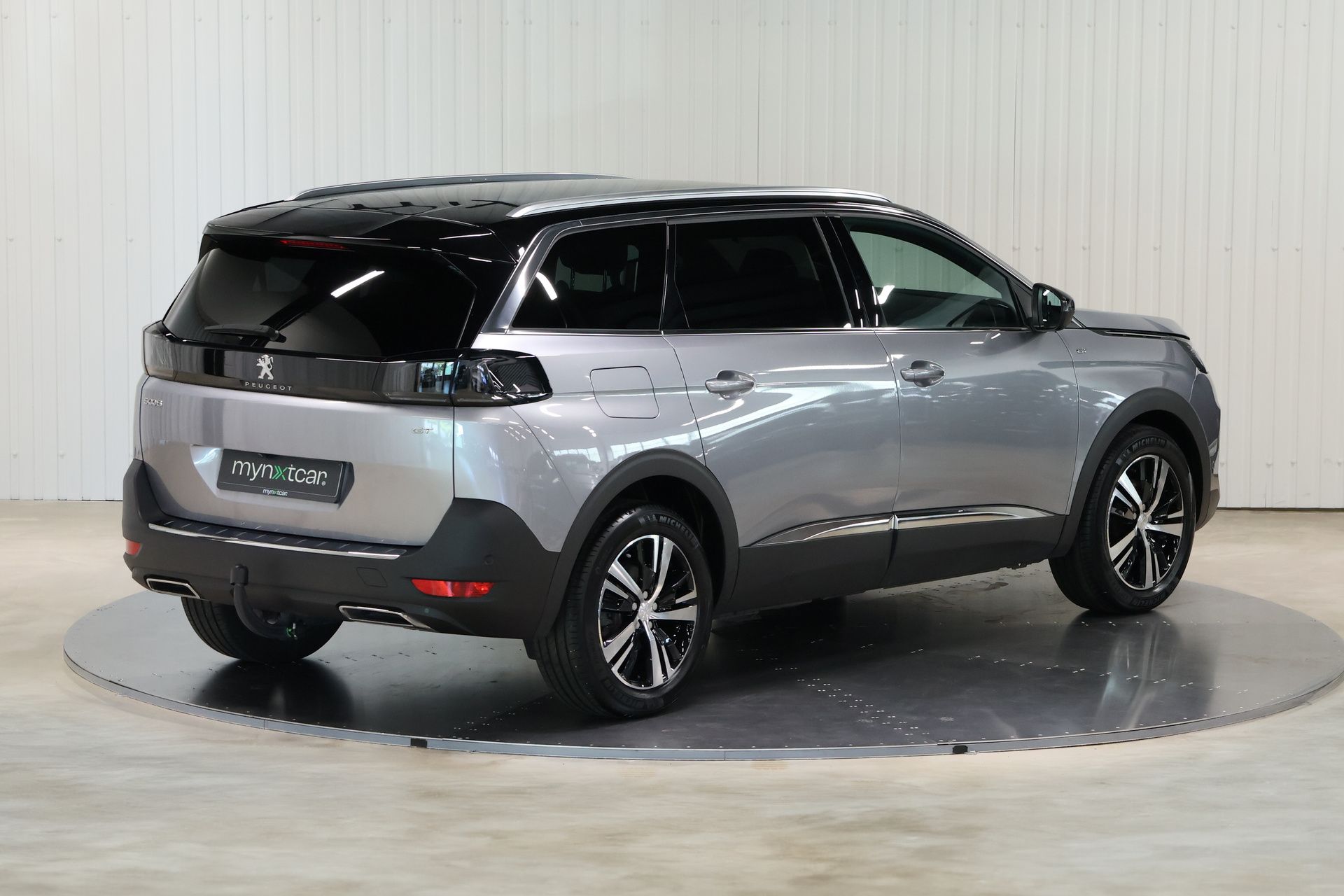 Vehicle gallery image 6