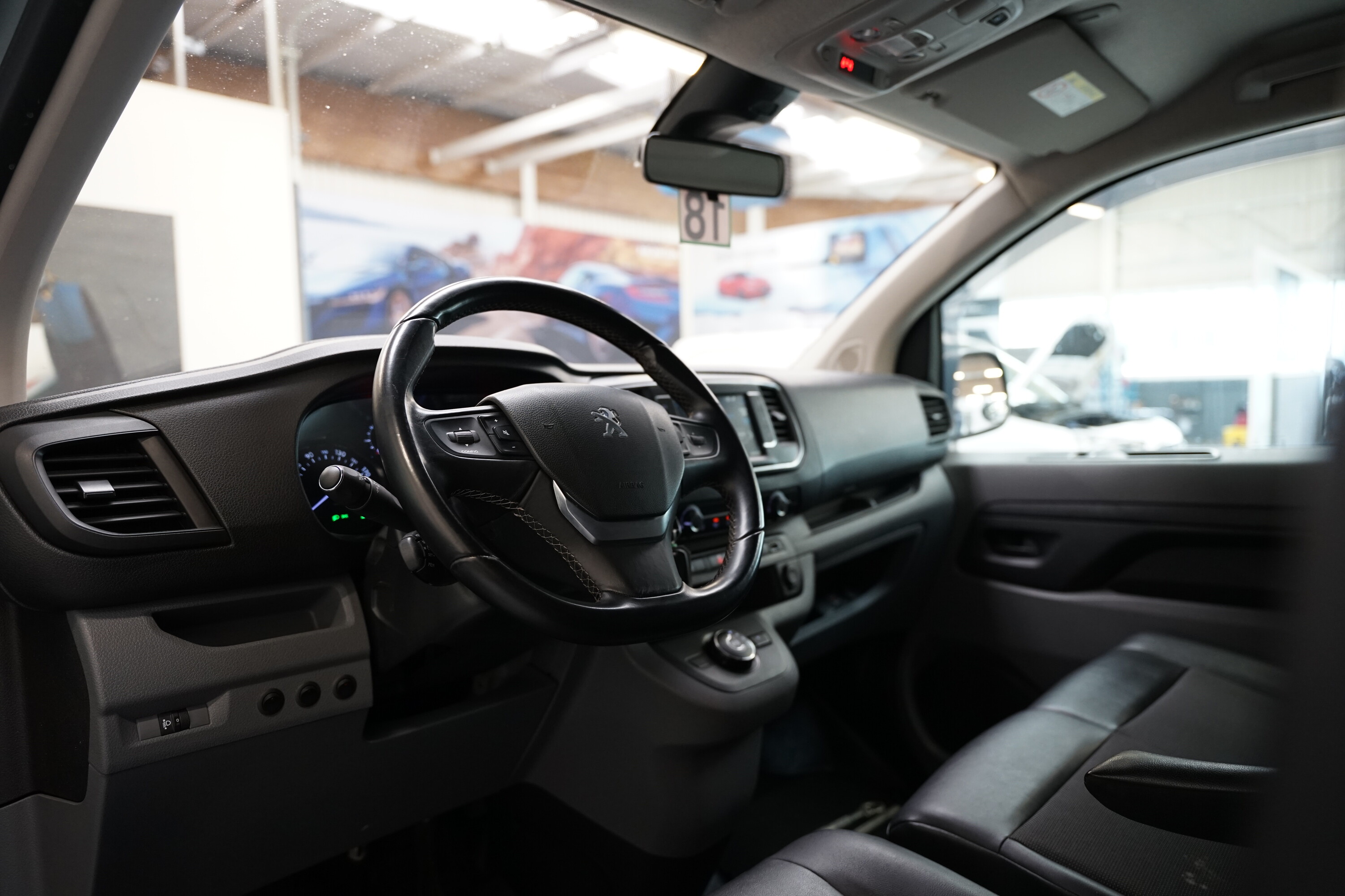 Vehicle gallery image 8