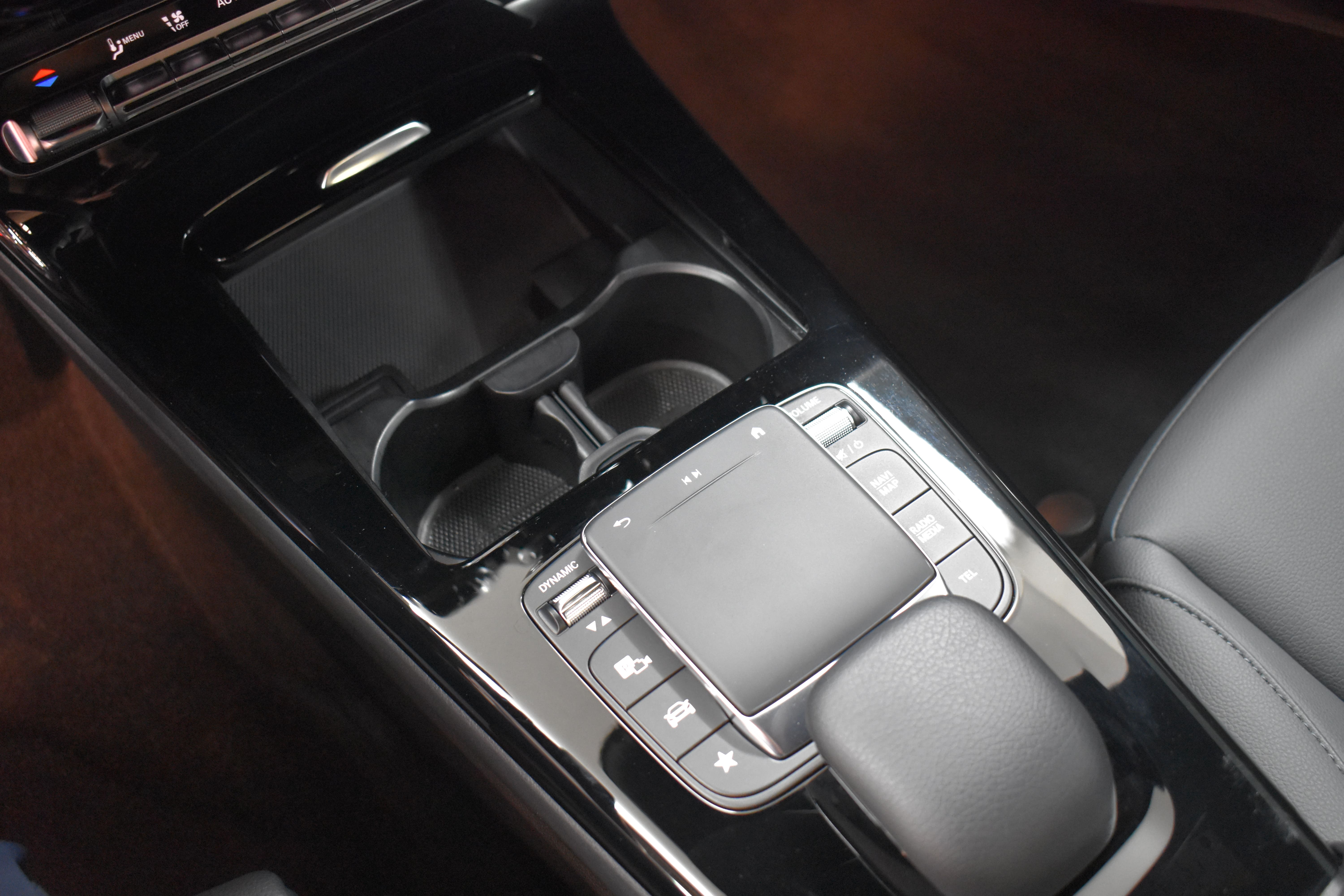Vehicle gallery image 9