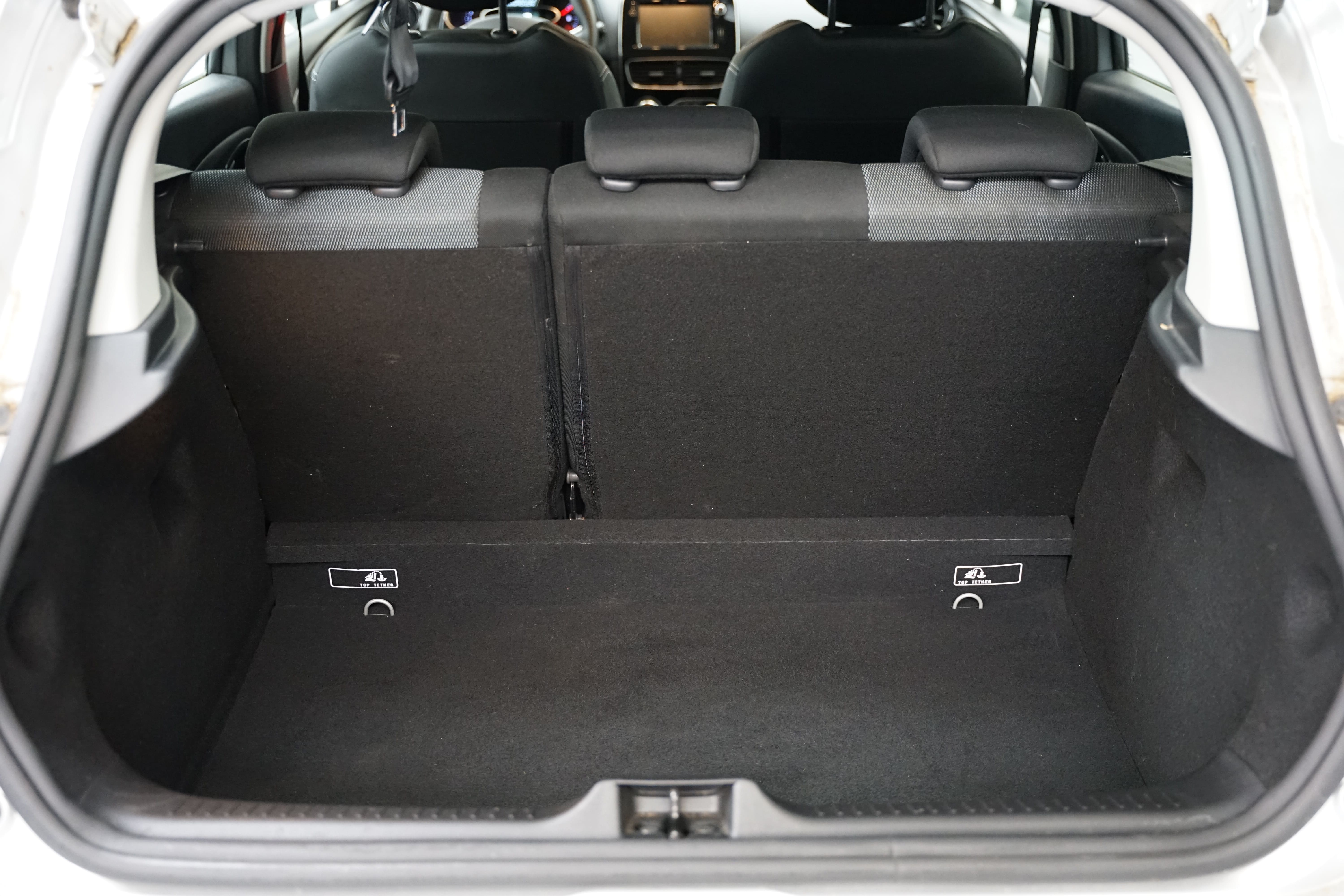 Vehicle gallery image 8