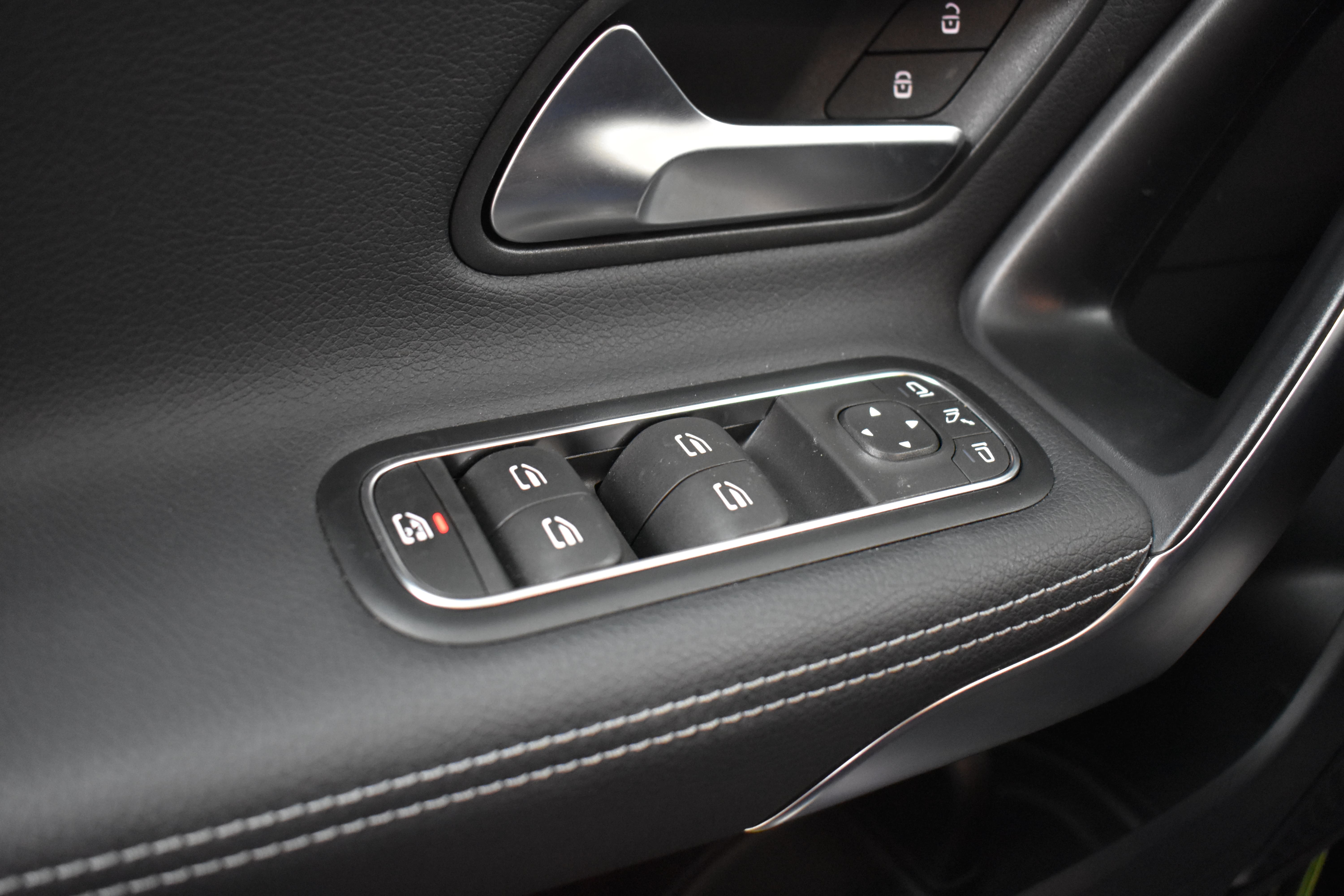 Vehicle gallery image 23