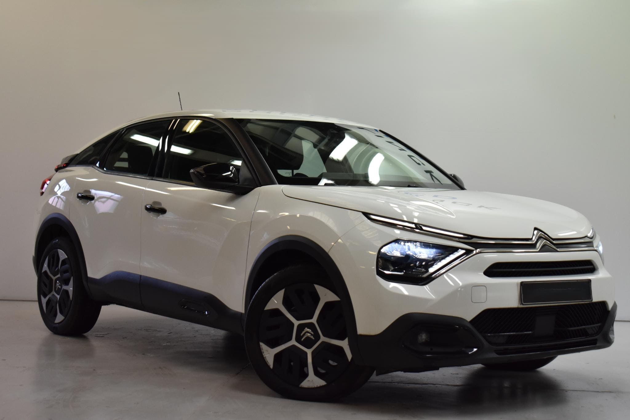 Vehicle gallery image 3