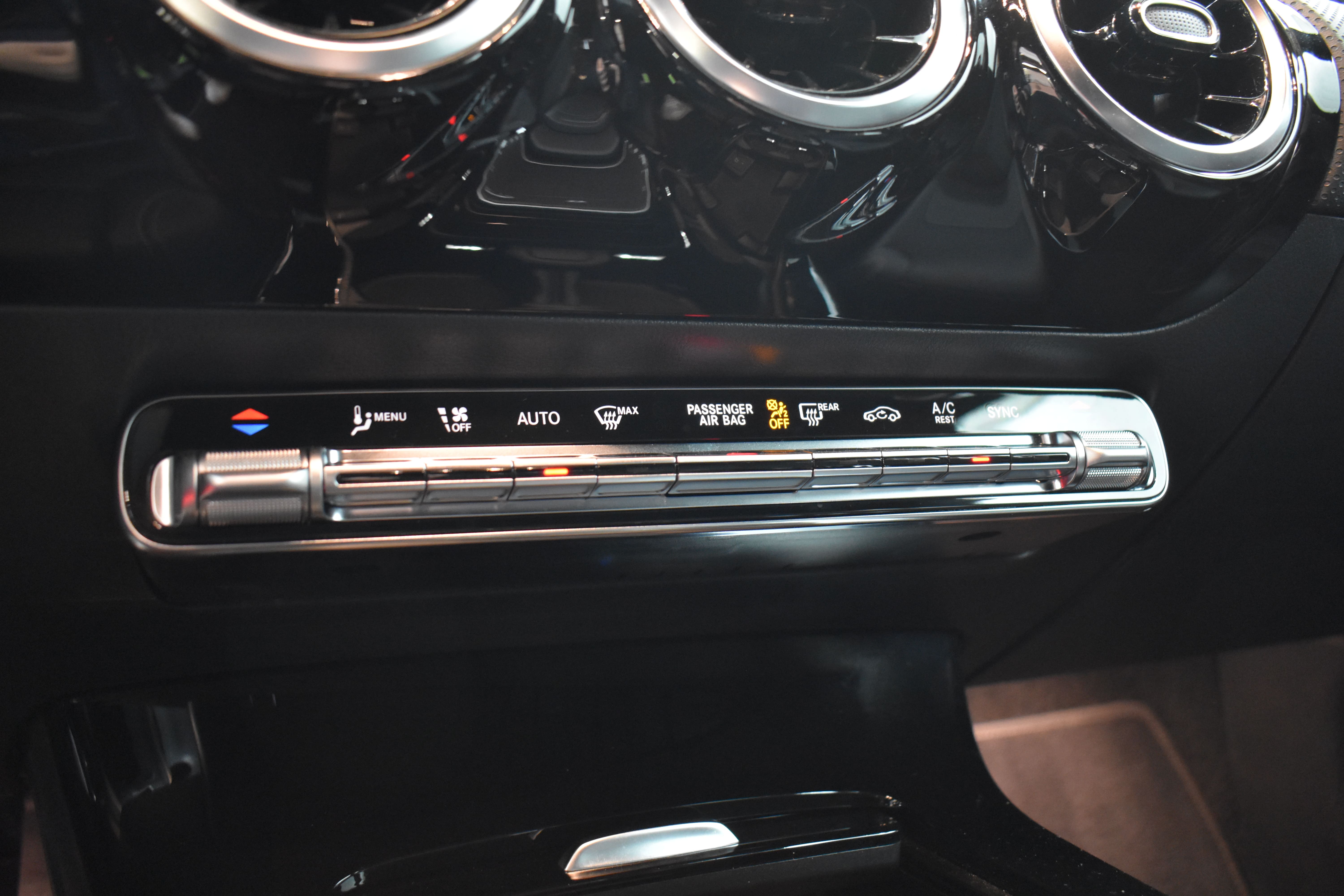 Vehicle gallery image 22