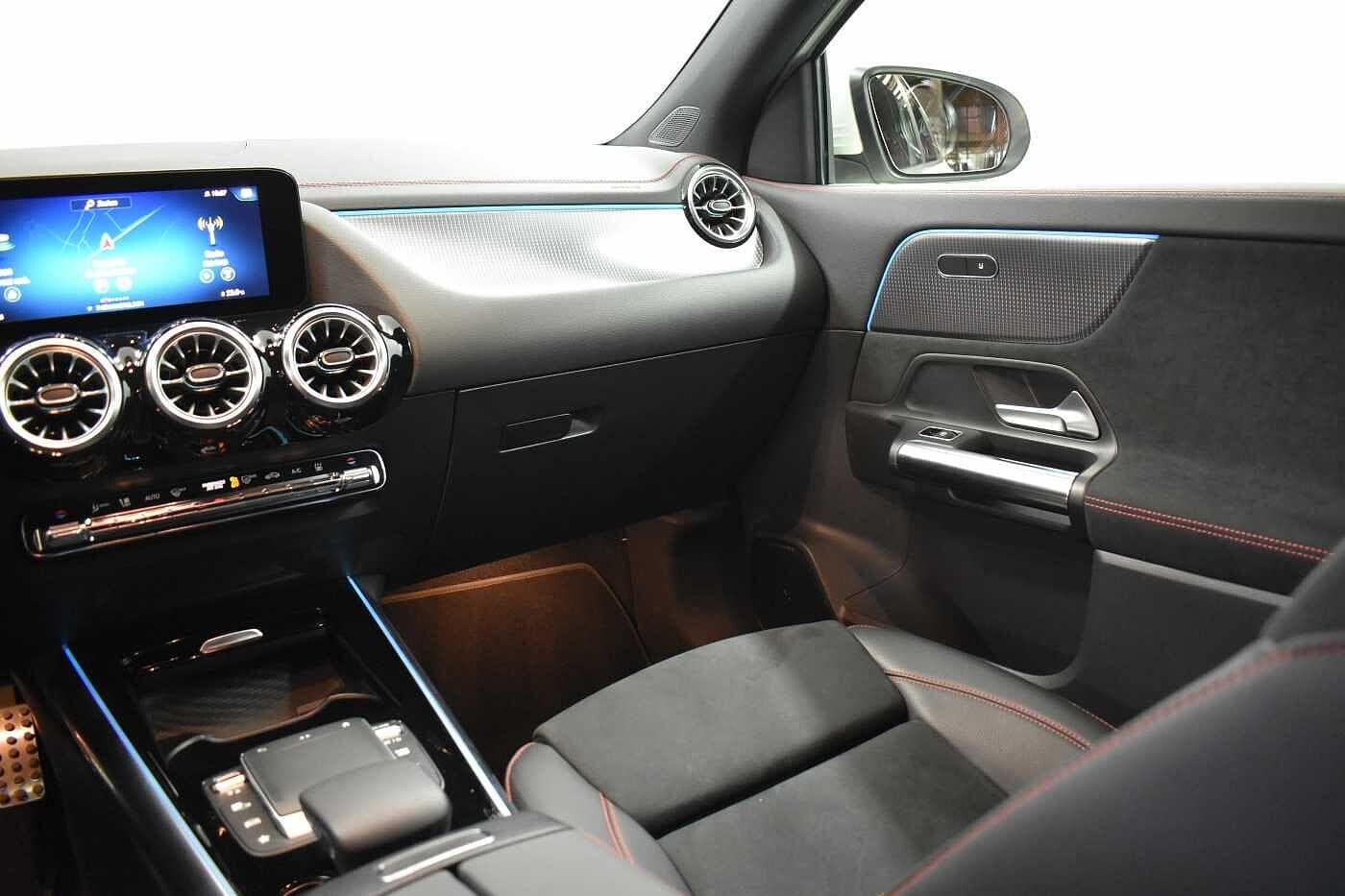 Vehicle gallery image 8