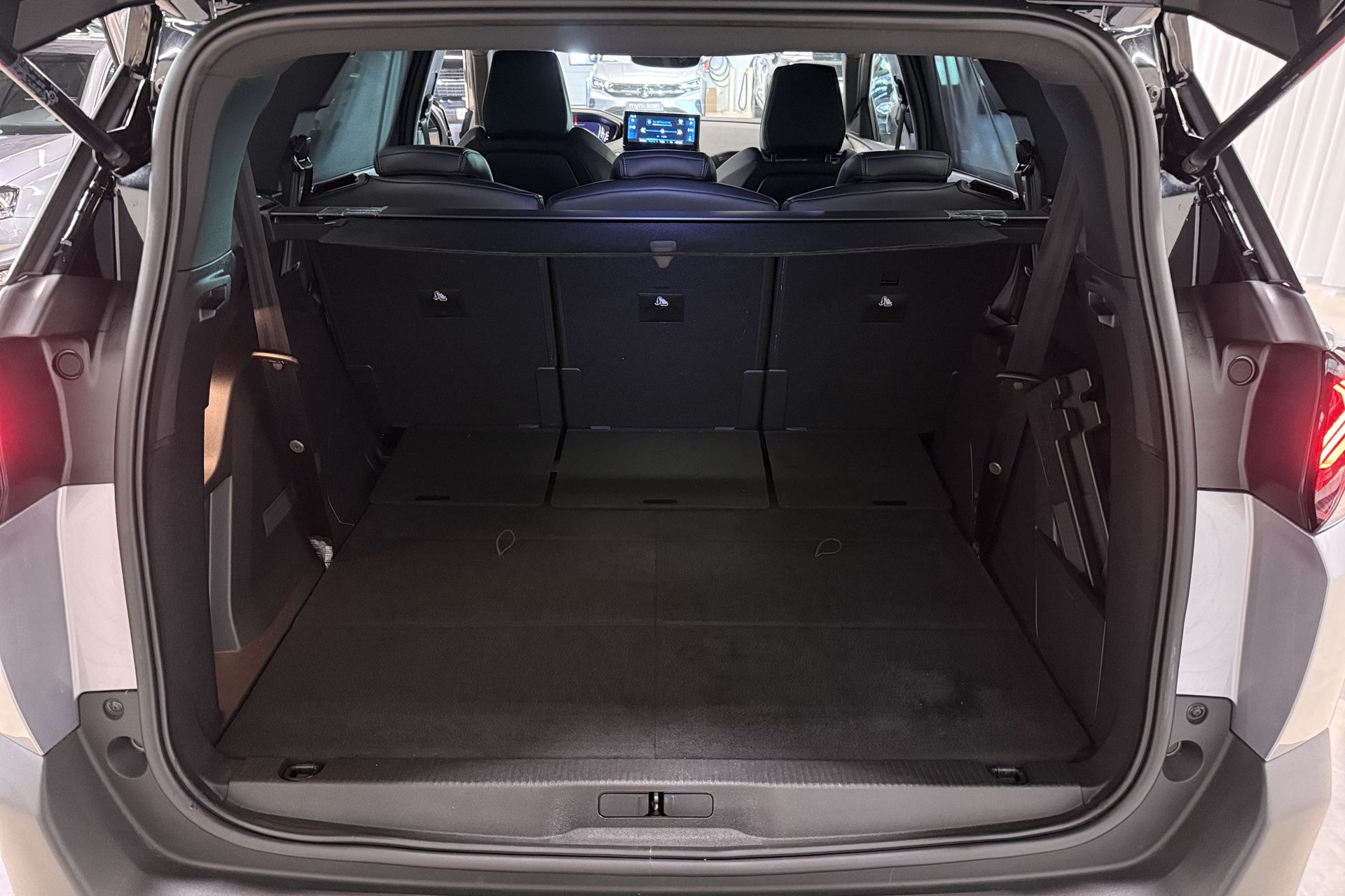 Vehicle gallery image 15