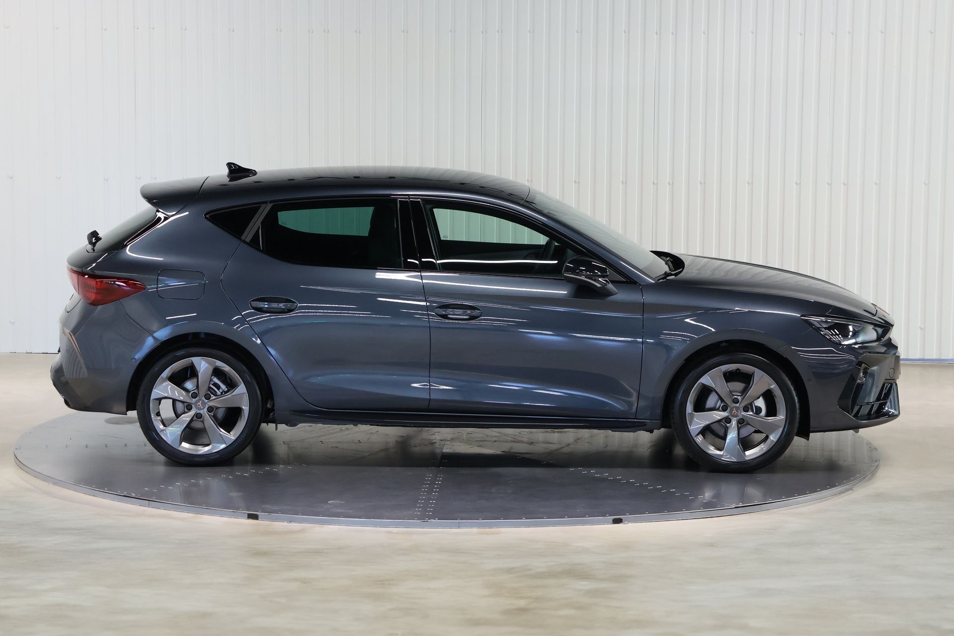 Vehicle gallery image 8