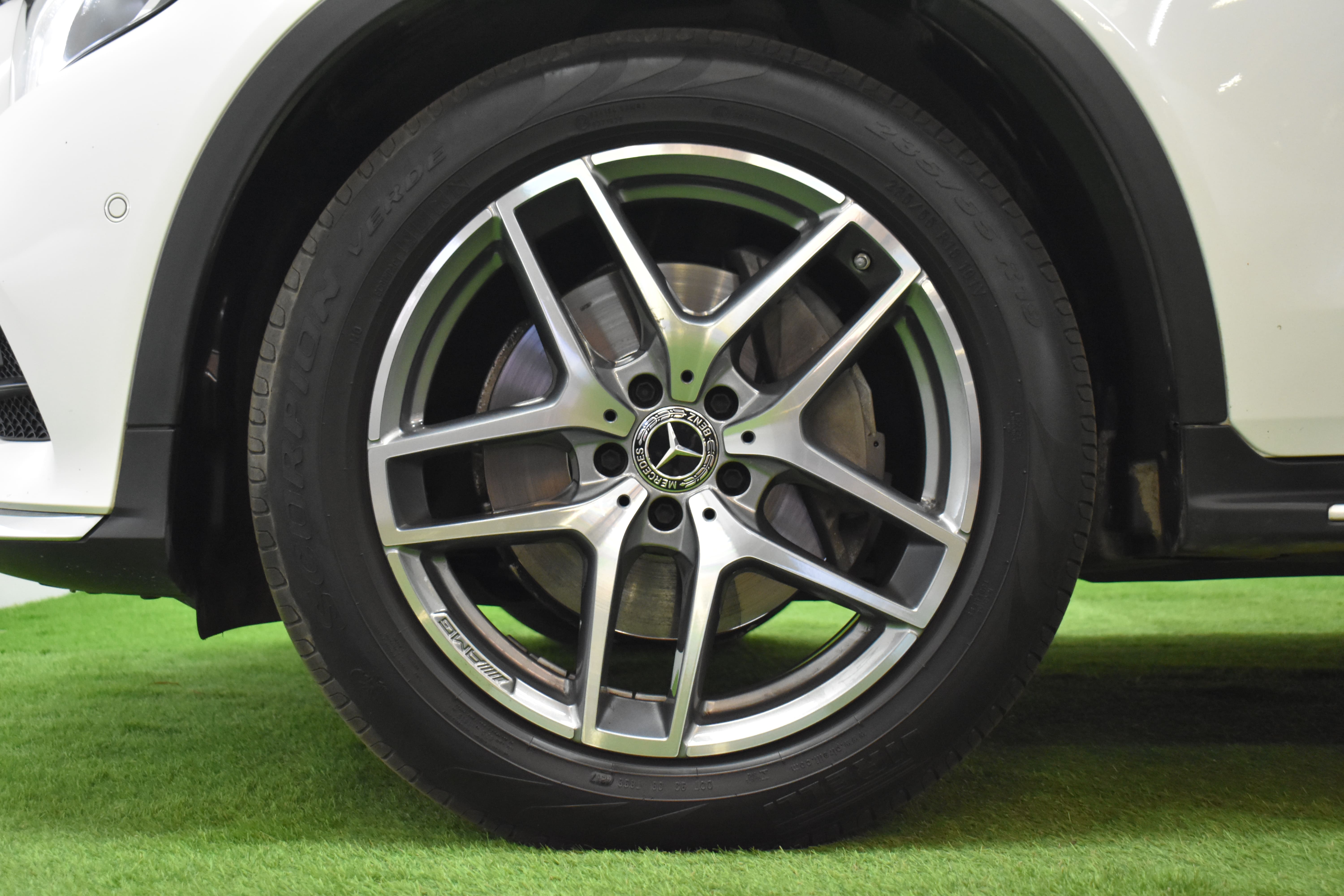 Vehicle gallery image 9