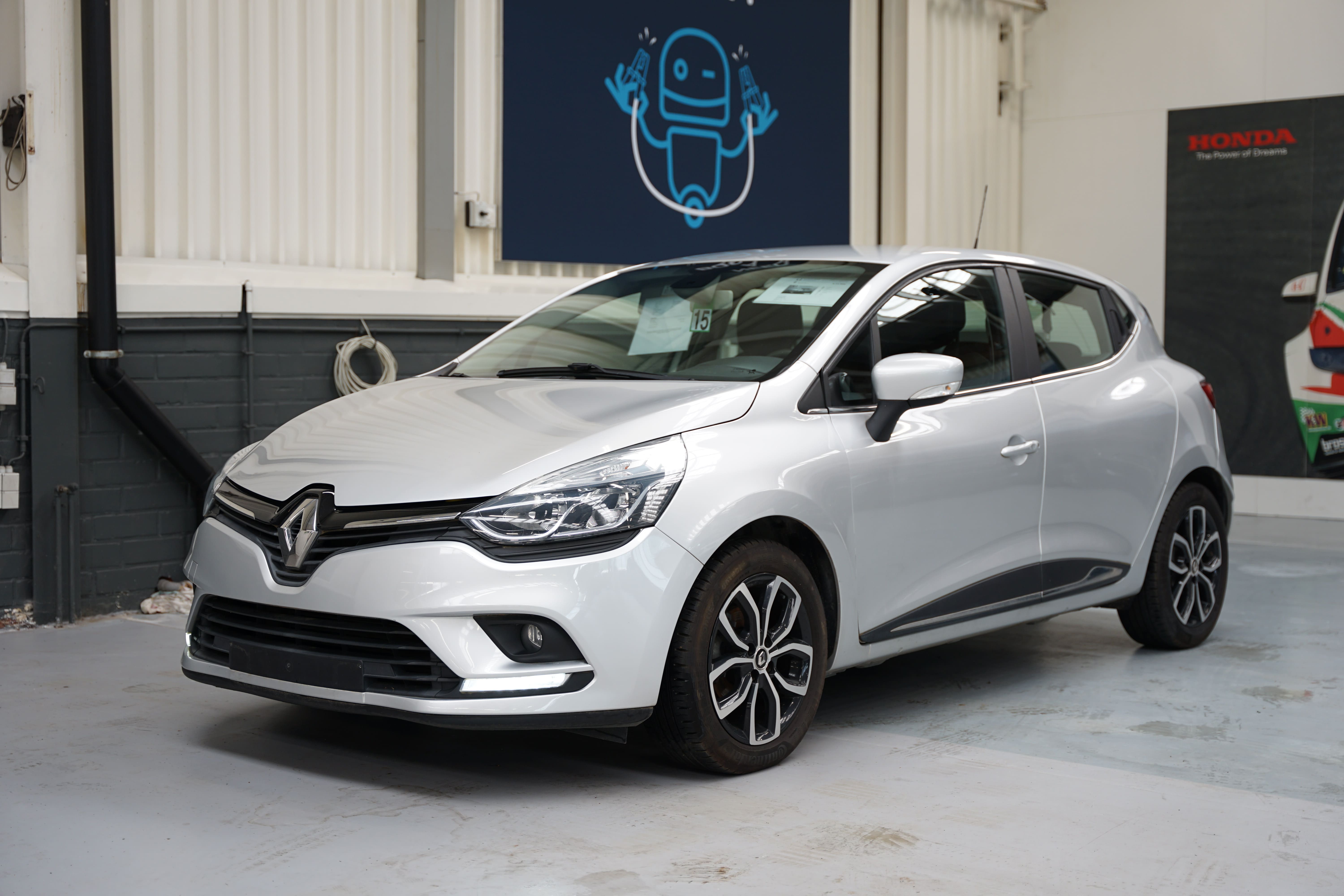 Vehicle gallery image 1