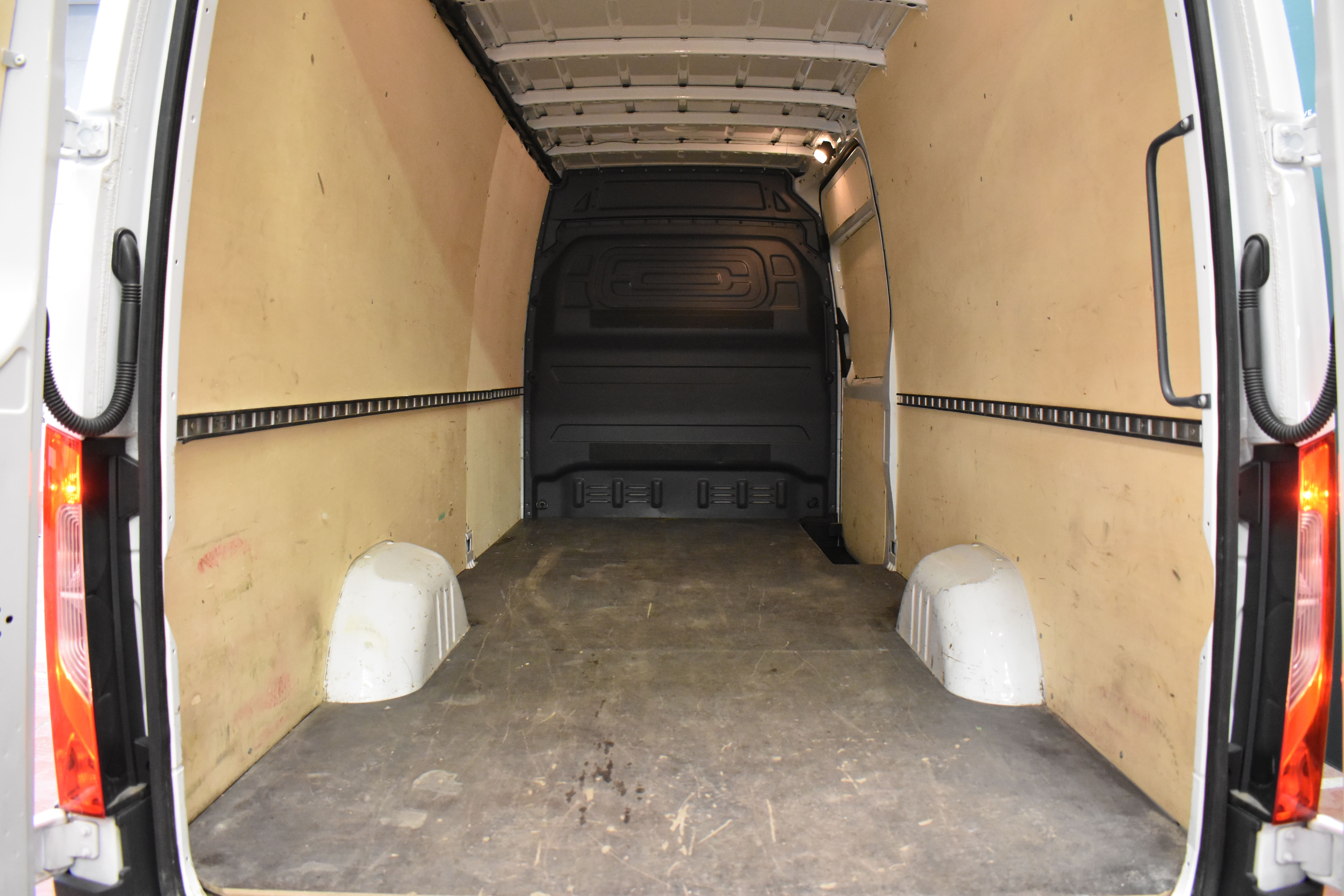 Vehicle gallery image 5