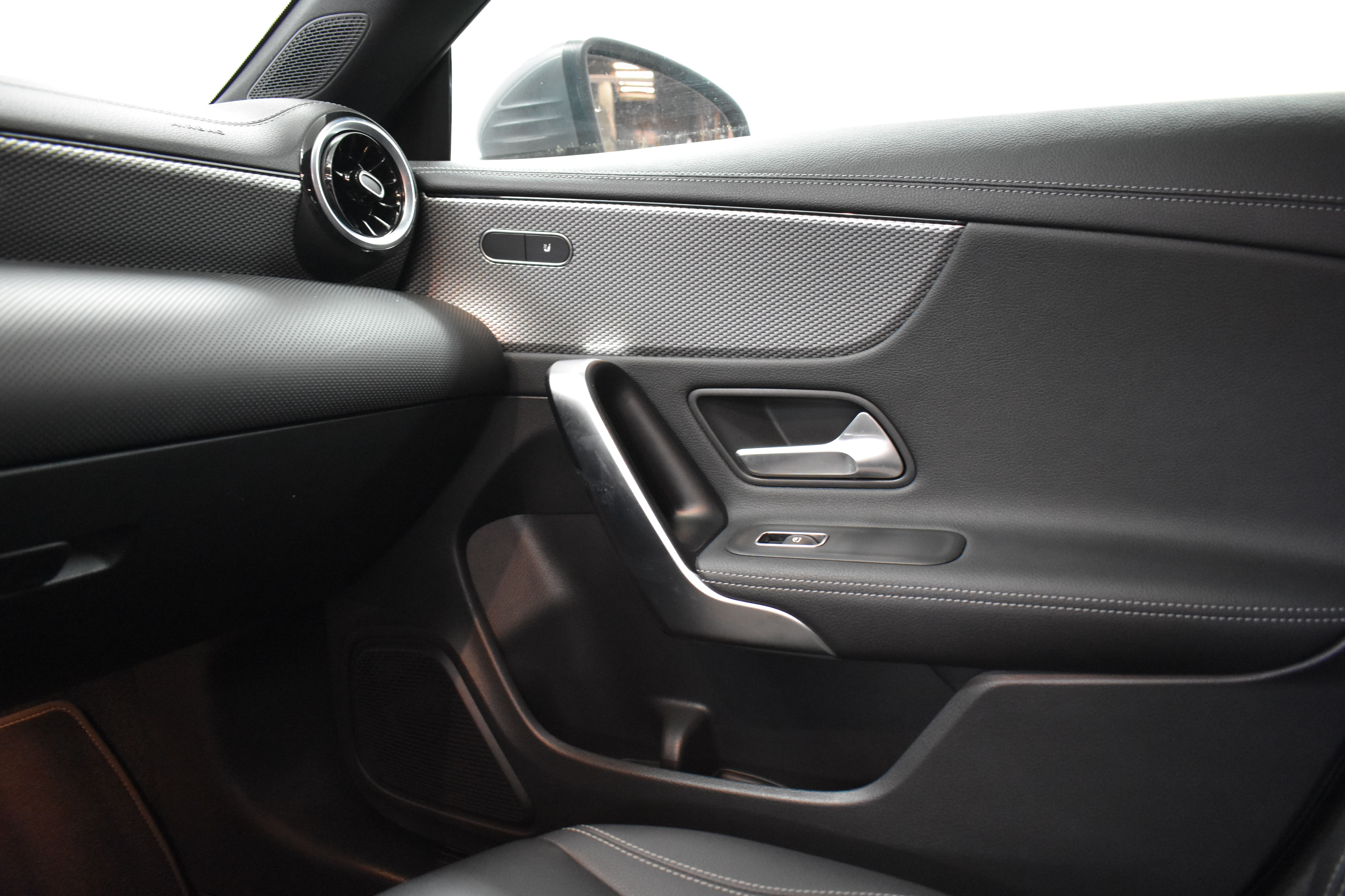 Vehicle gallery image 8