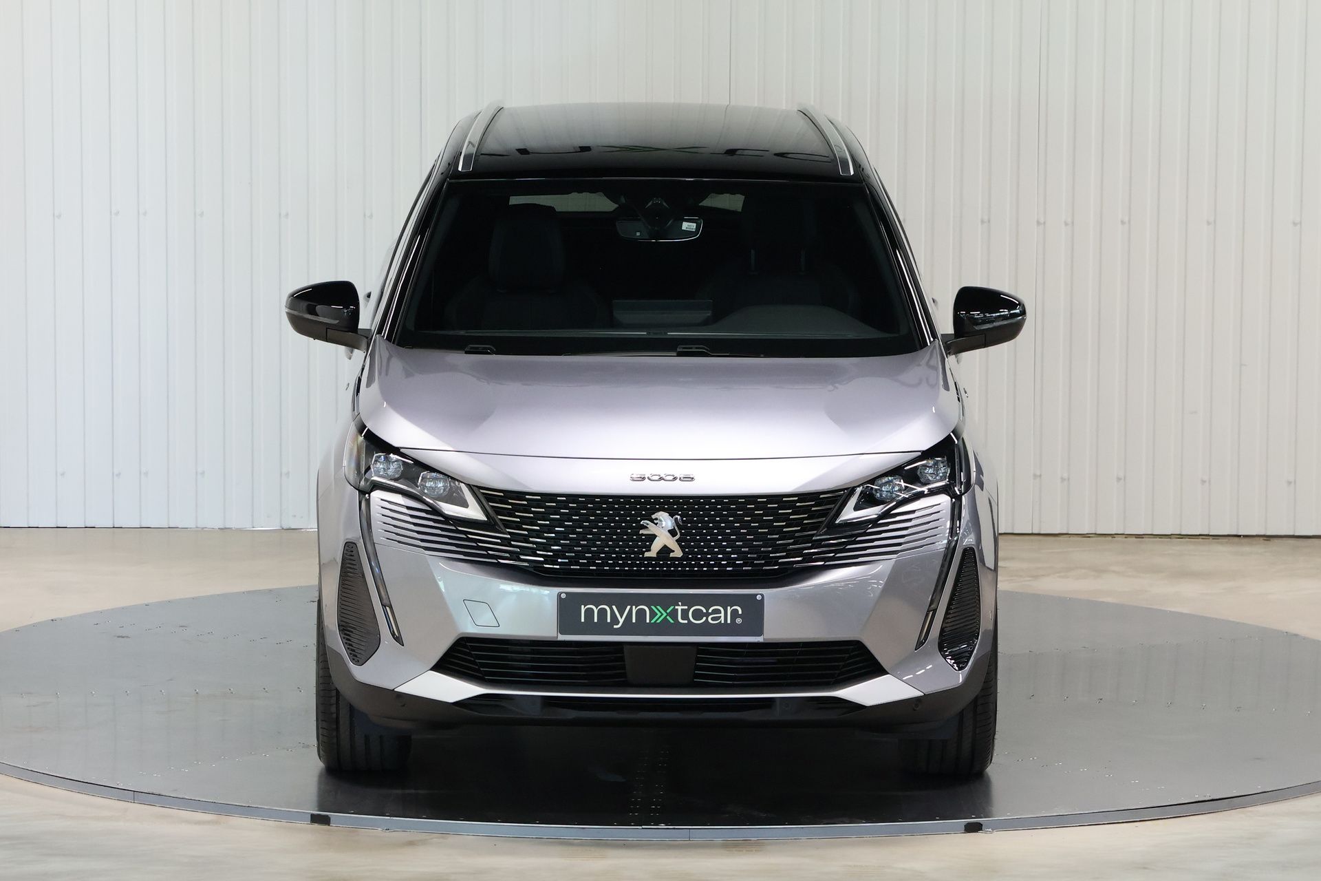 Vehicle gallery image 2