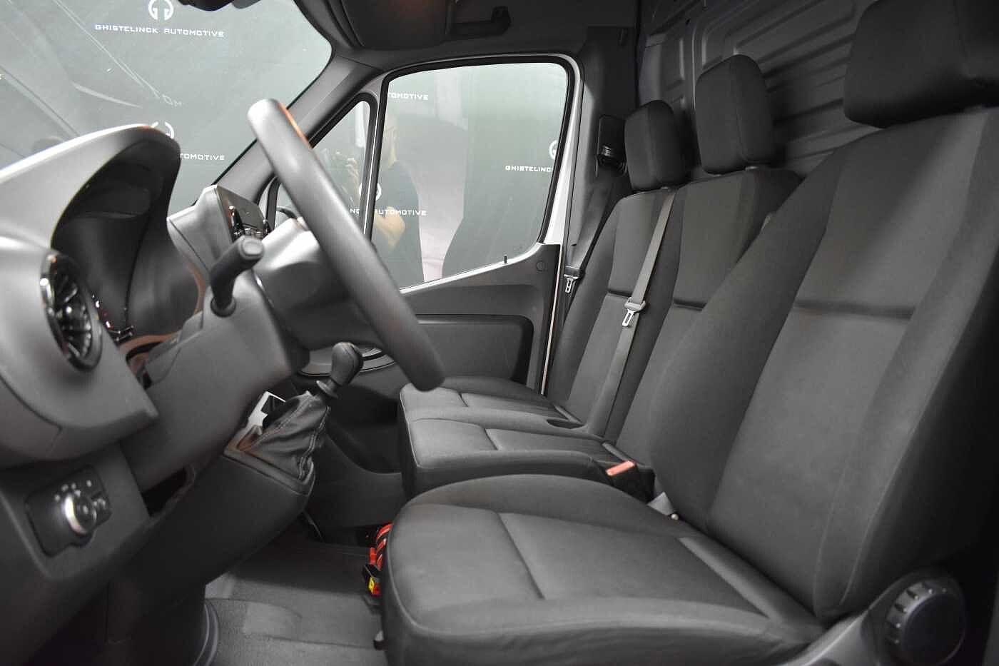 Vehicle gallery image 4