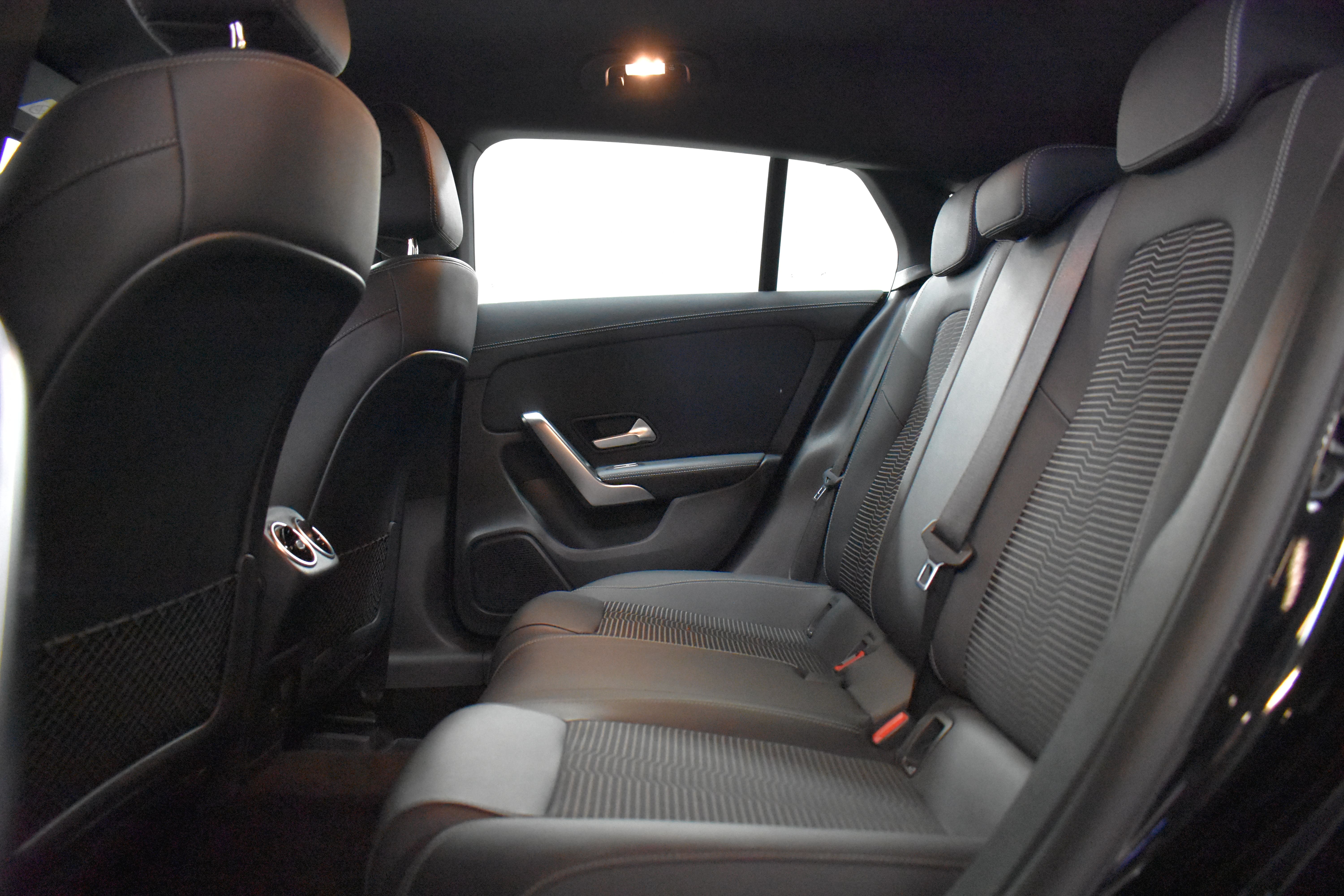 Vehicle gallery image 8