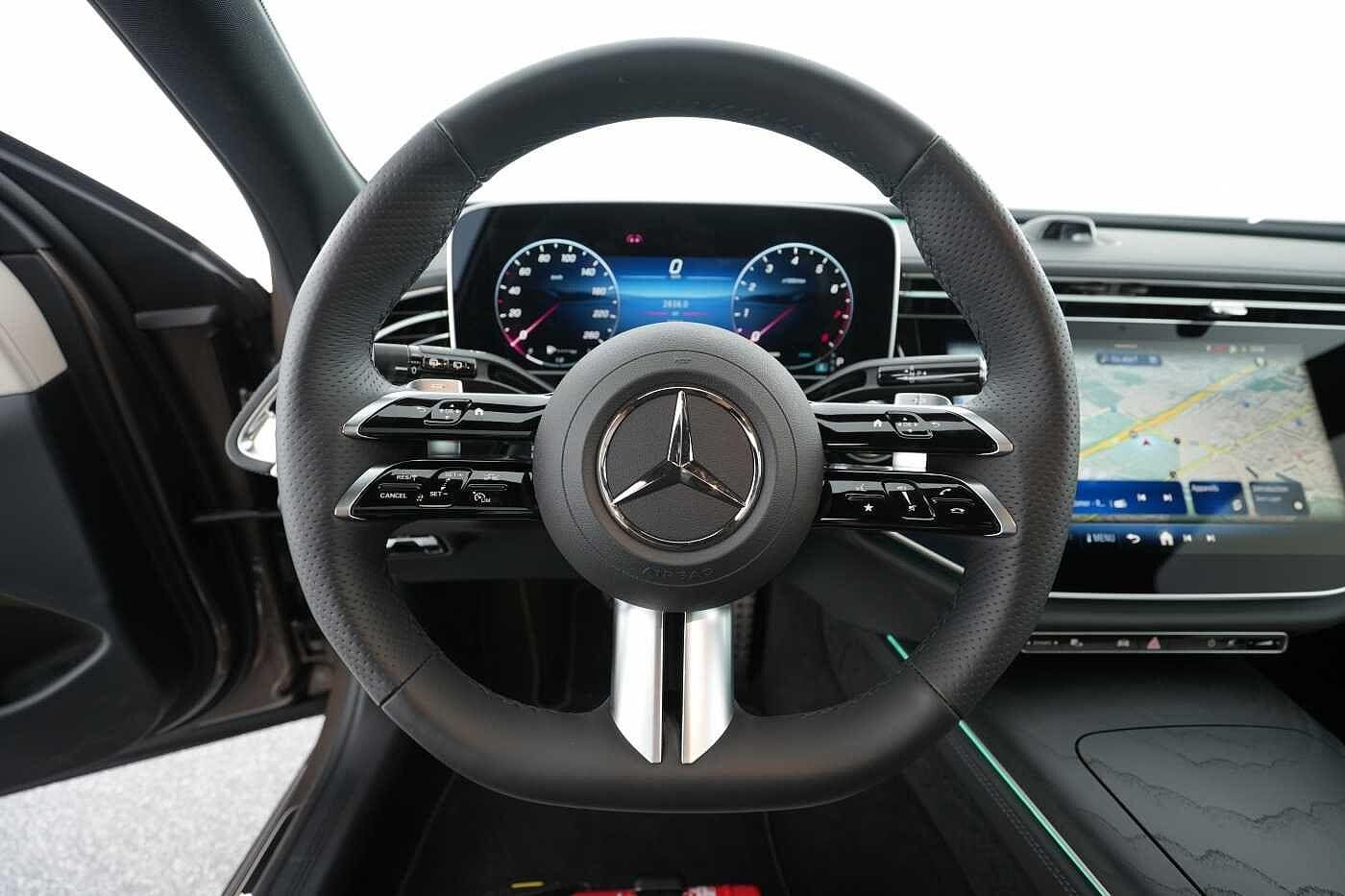 Vehicle gallery image 11