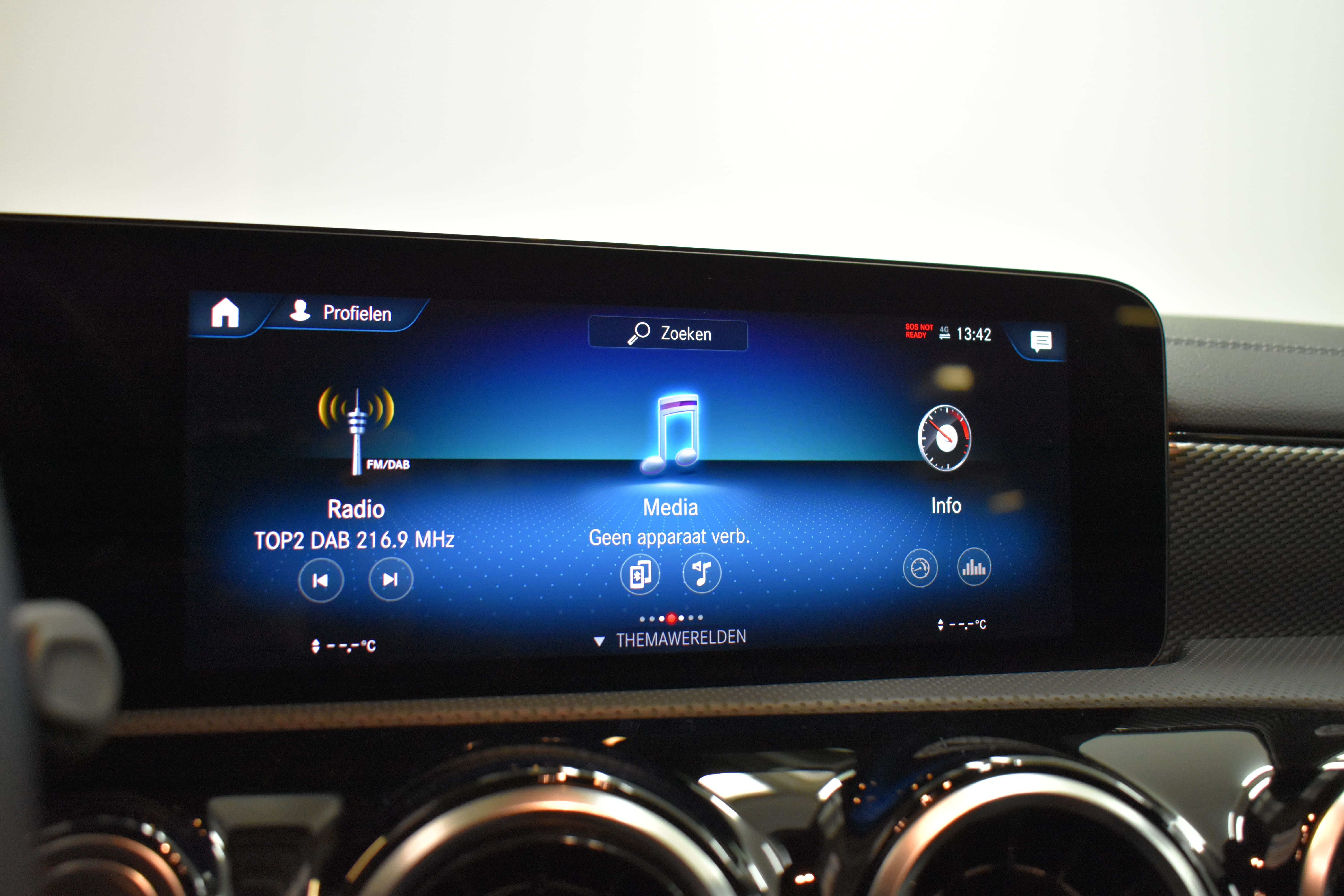 Vehicle gallery image 15