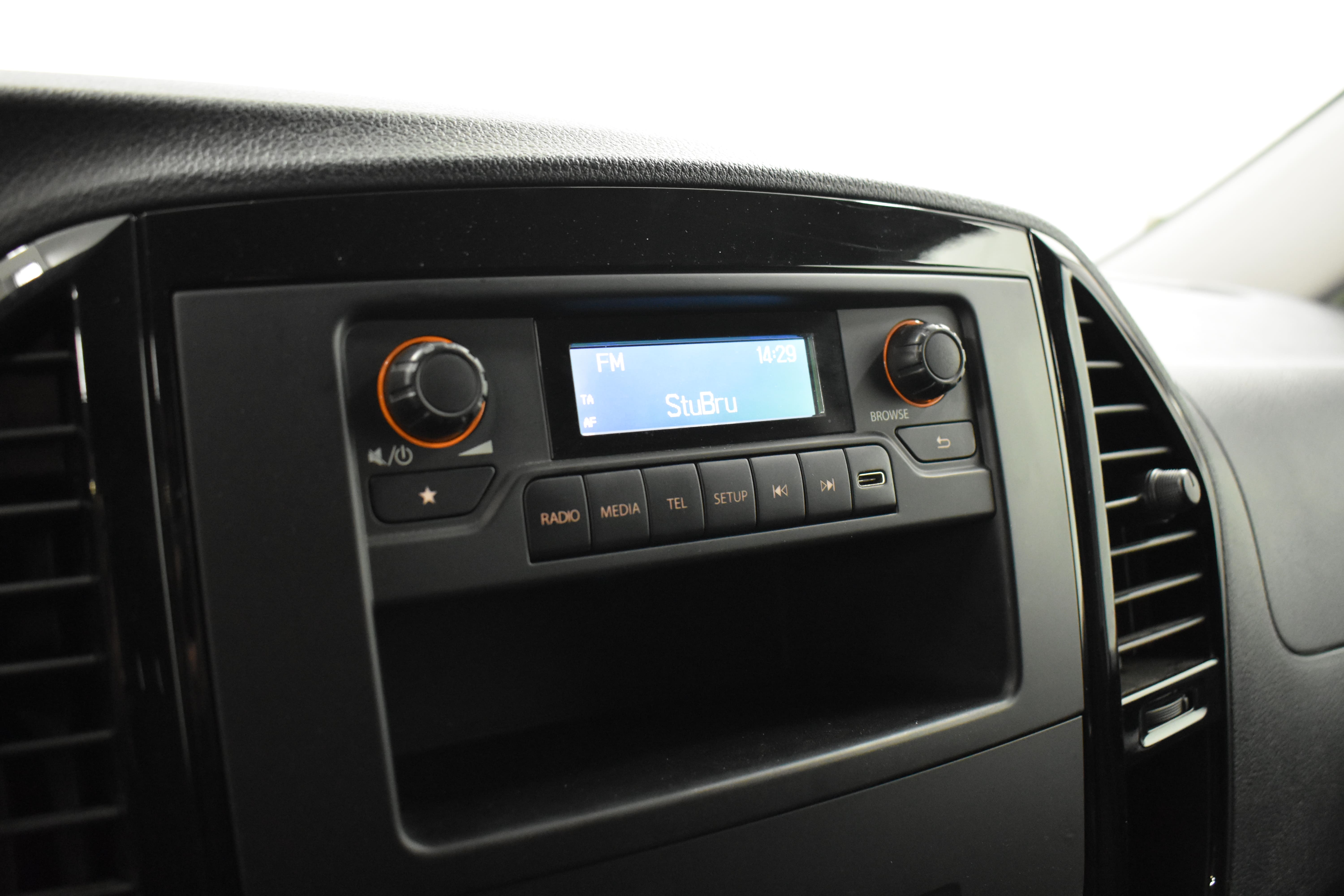 Vehicle gallery image 9