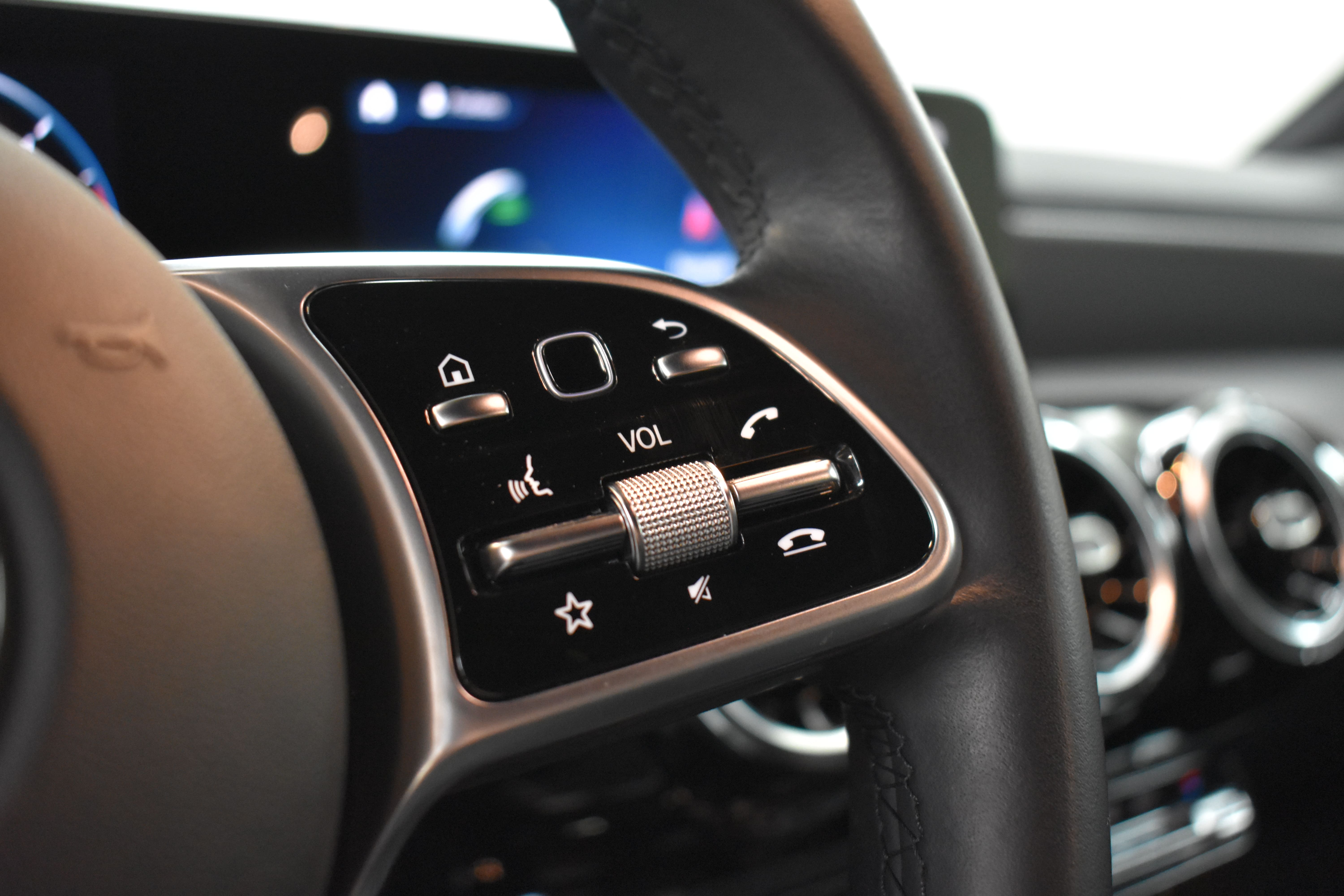 Vehicle gallery image 12