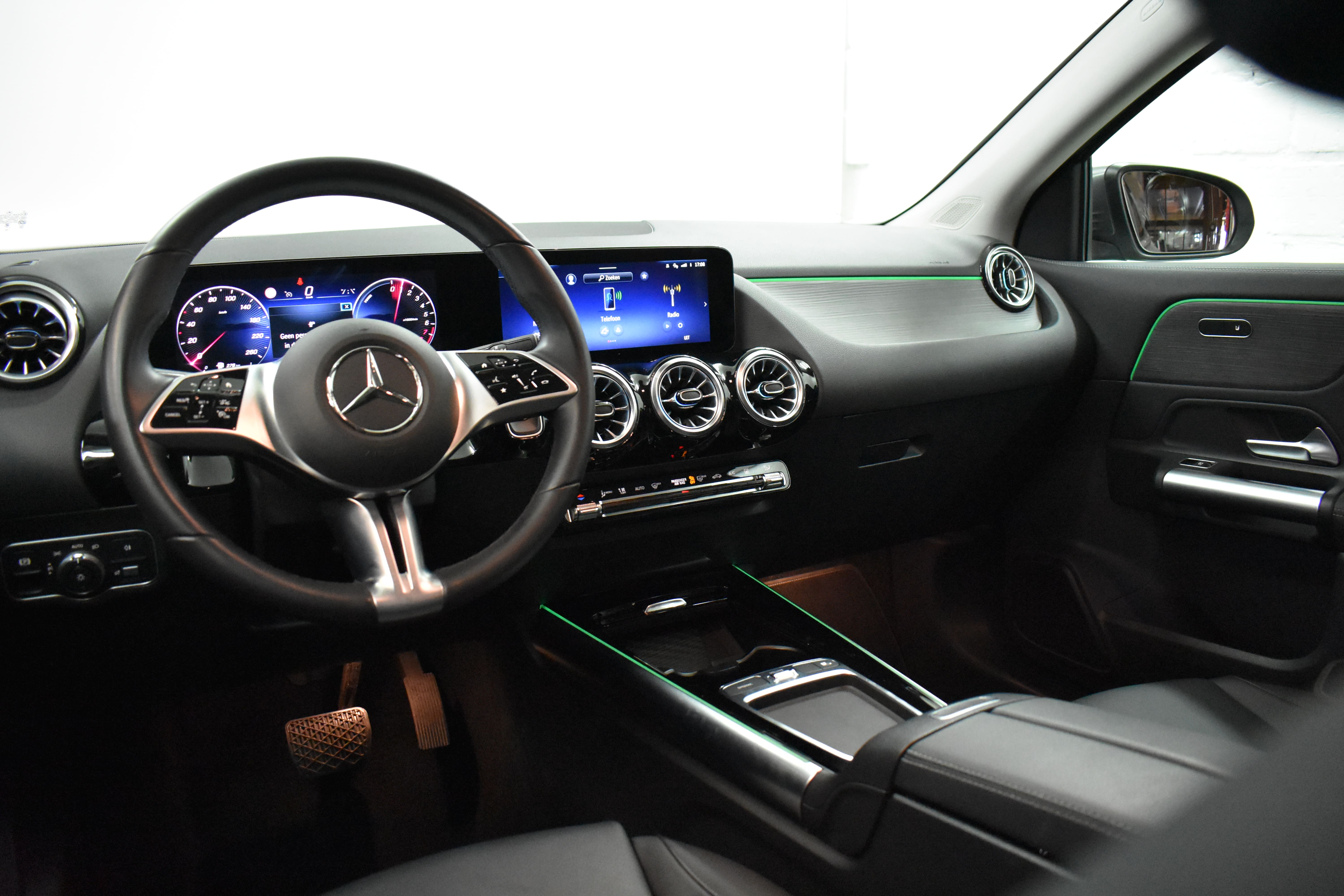 Vehicle gallery image 10