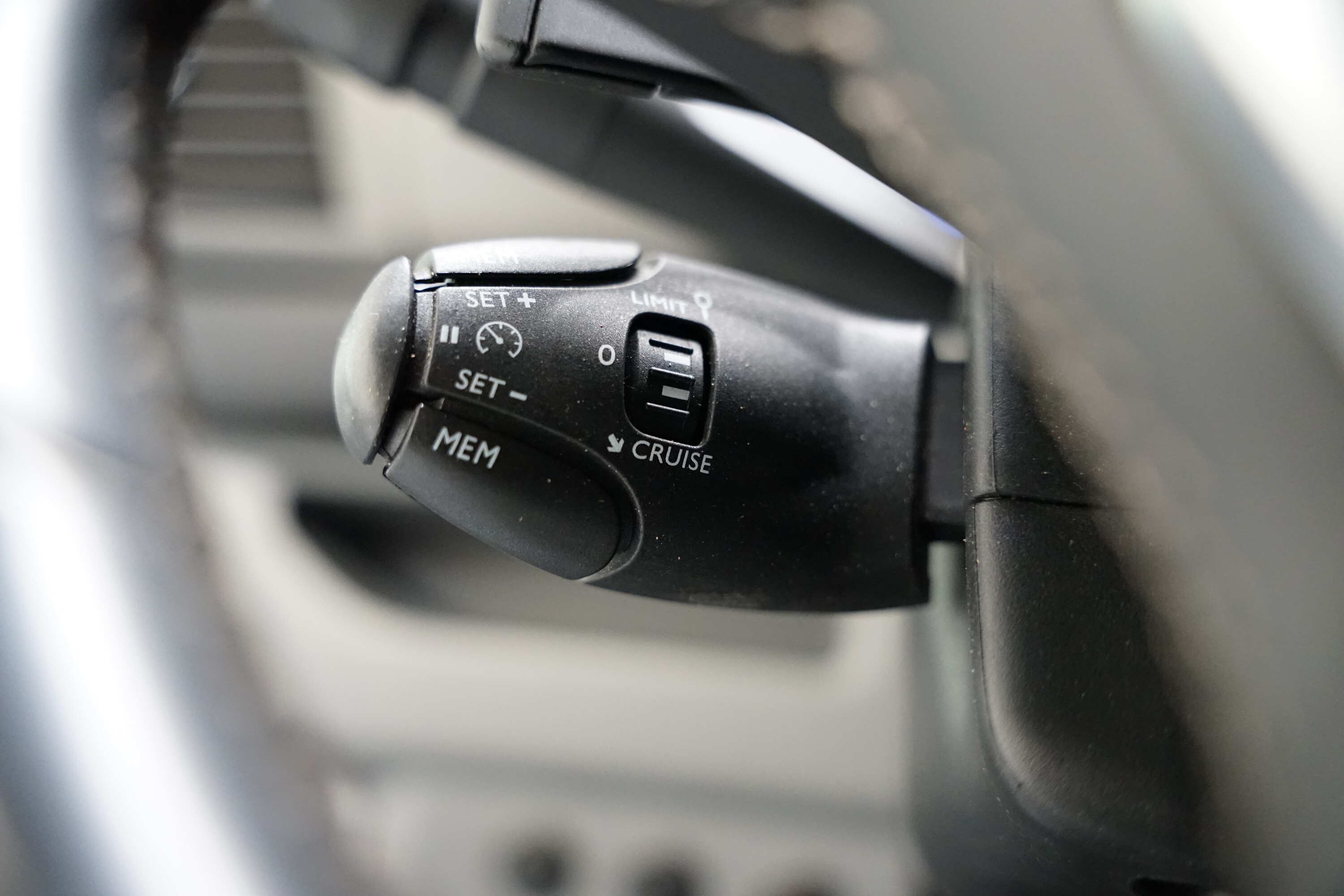 Vehicle gallery image 11