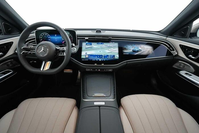 Vehicle gallery image 8