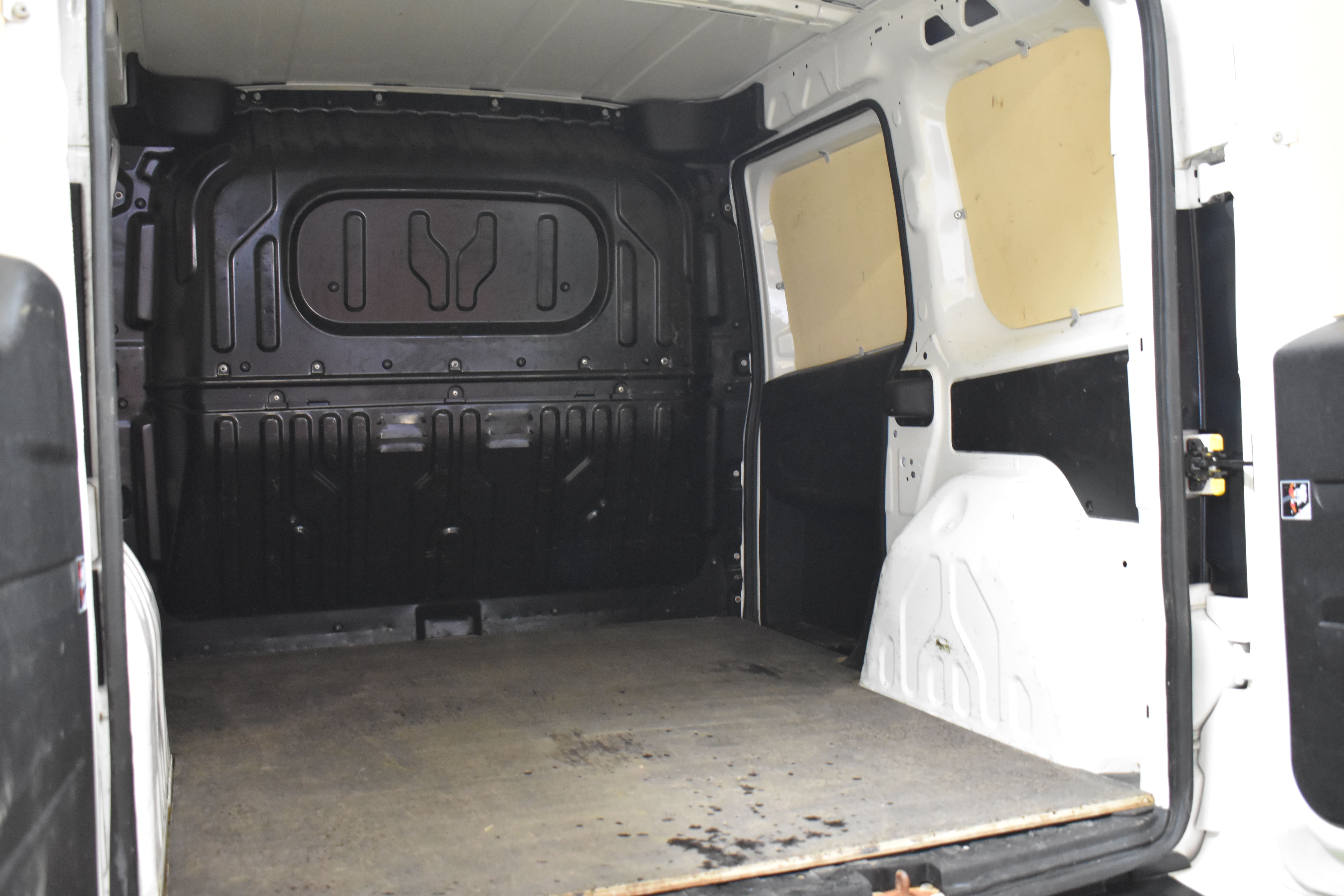 Vehicle gallery image 5