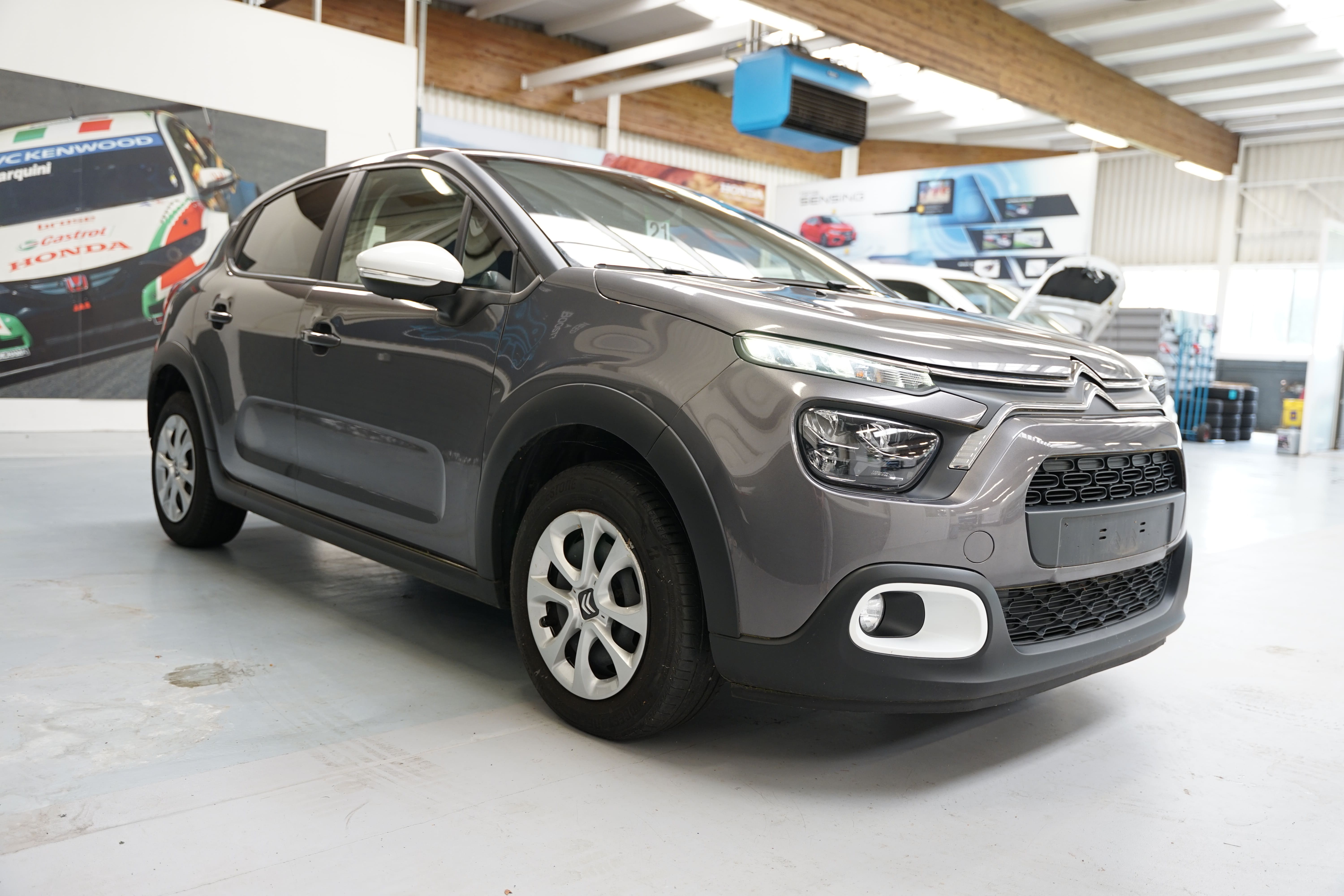 Vehicle gallery image 3