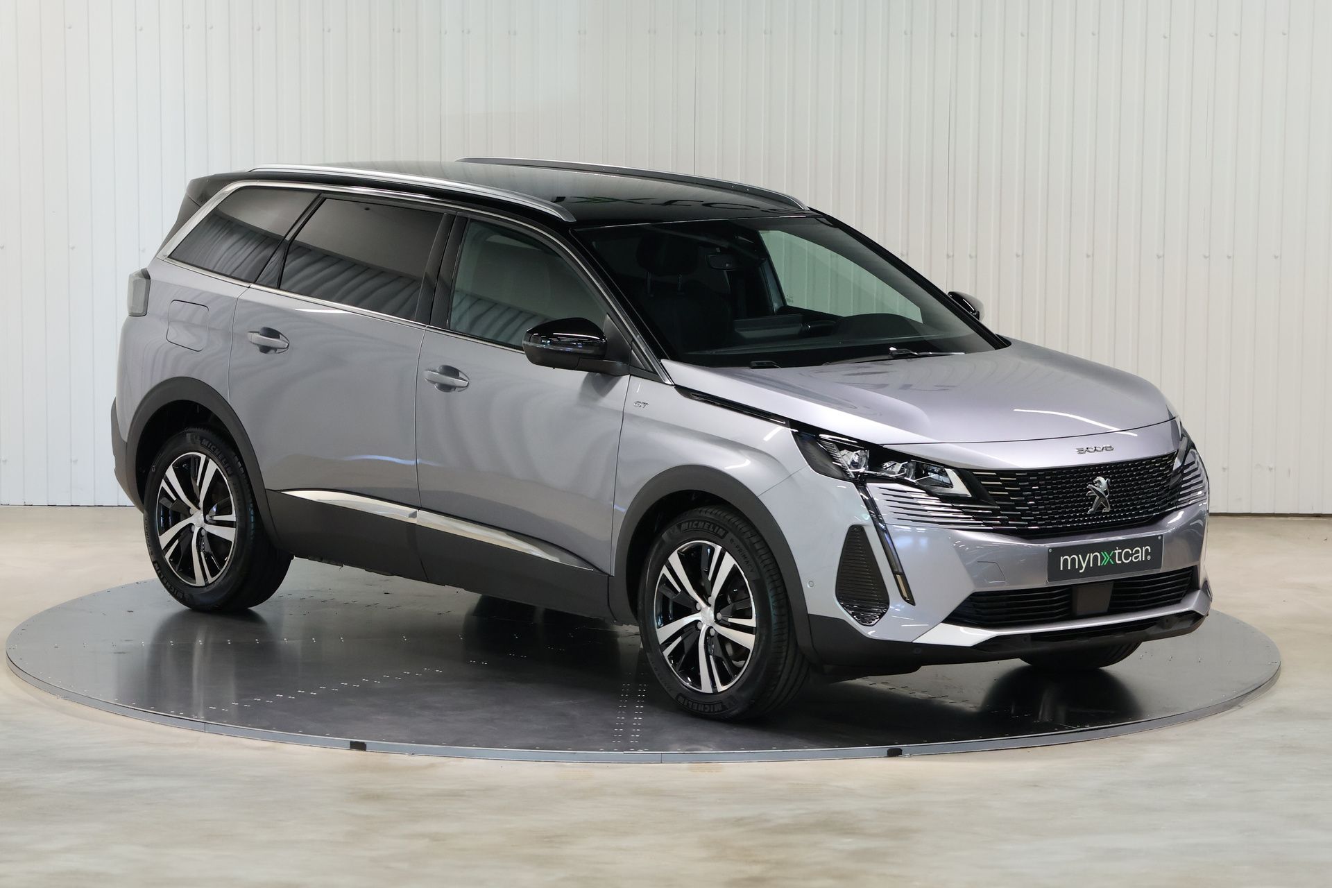 Vehicle gallery image 3