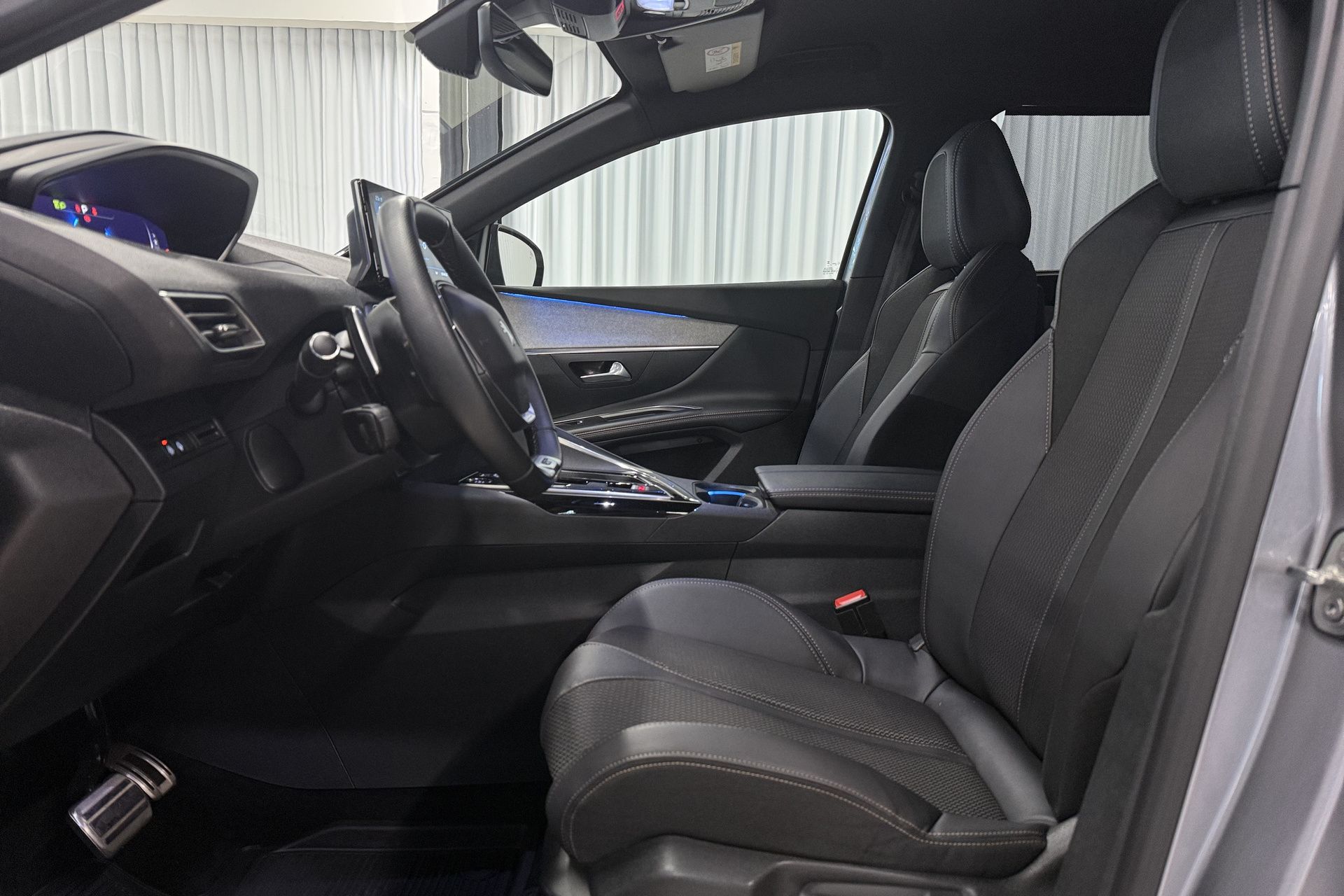 Vehicle gallery image 9