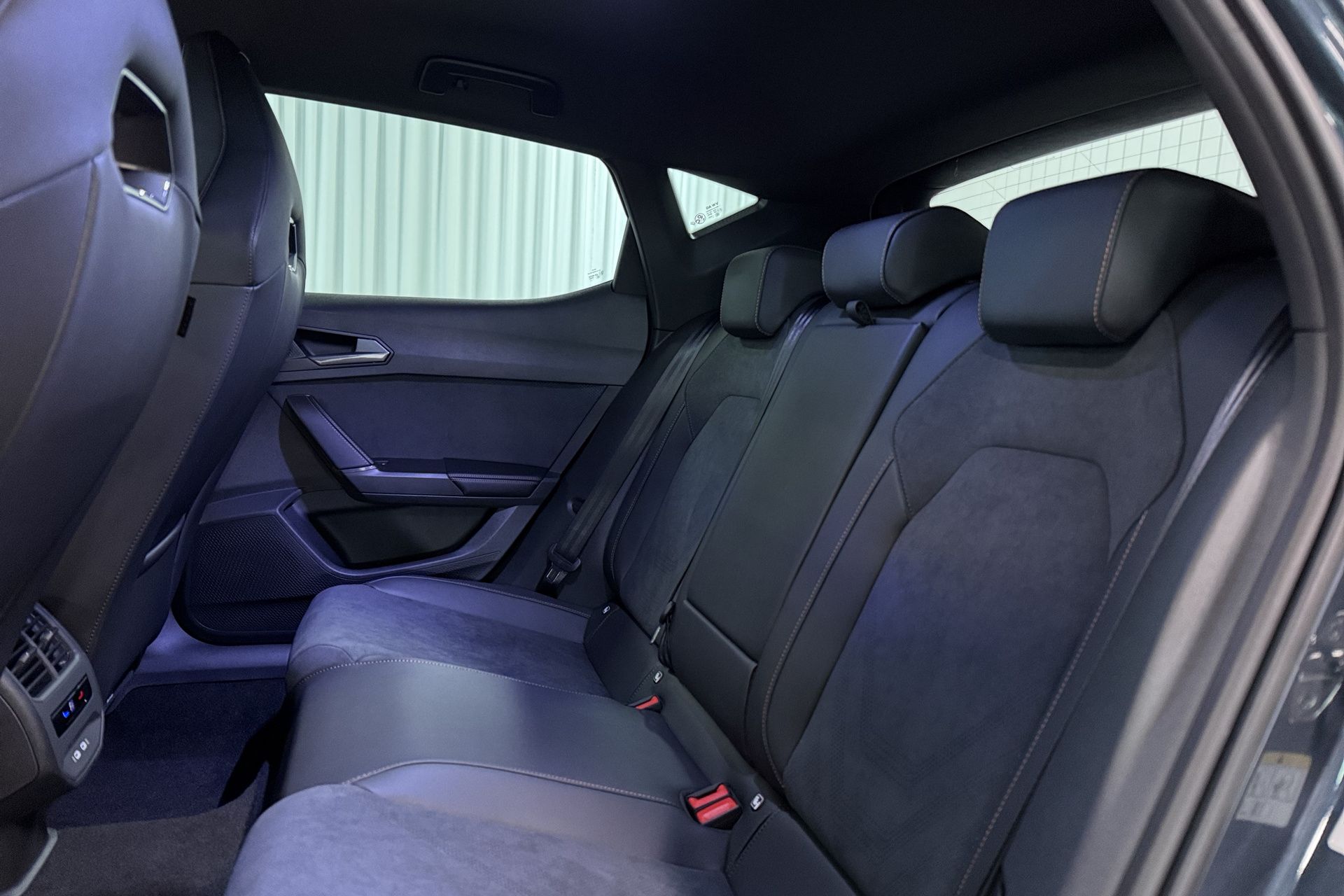 Vehicle gallery image 12