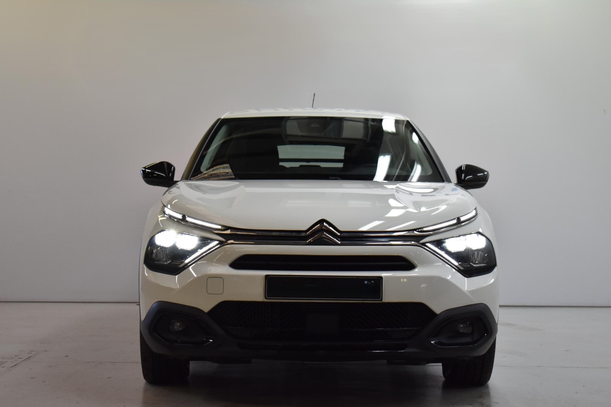 Vehicle gallery image 2