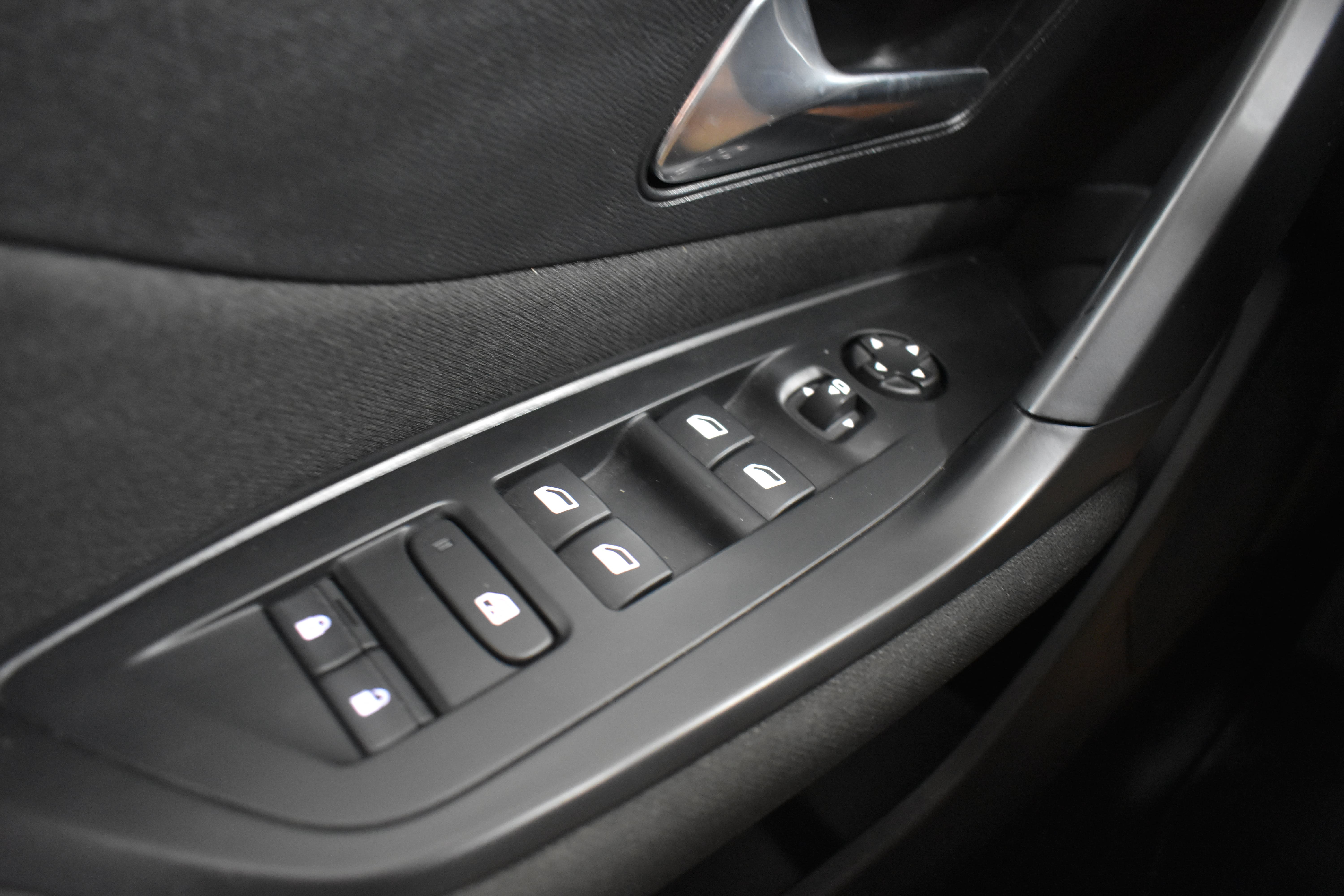 Vehicle gallery image 15