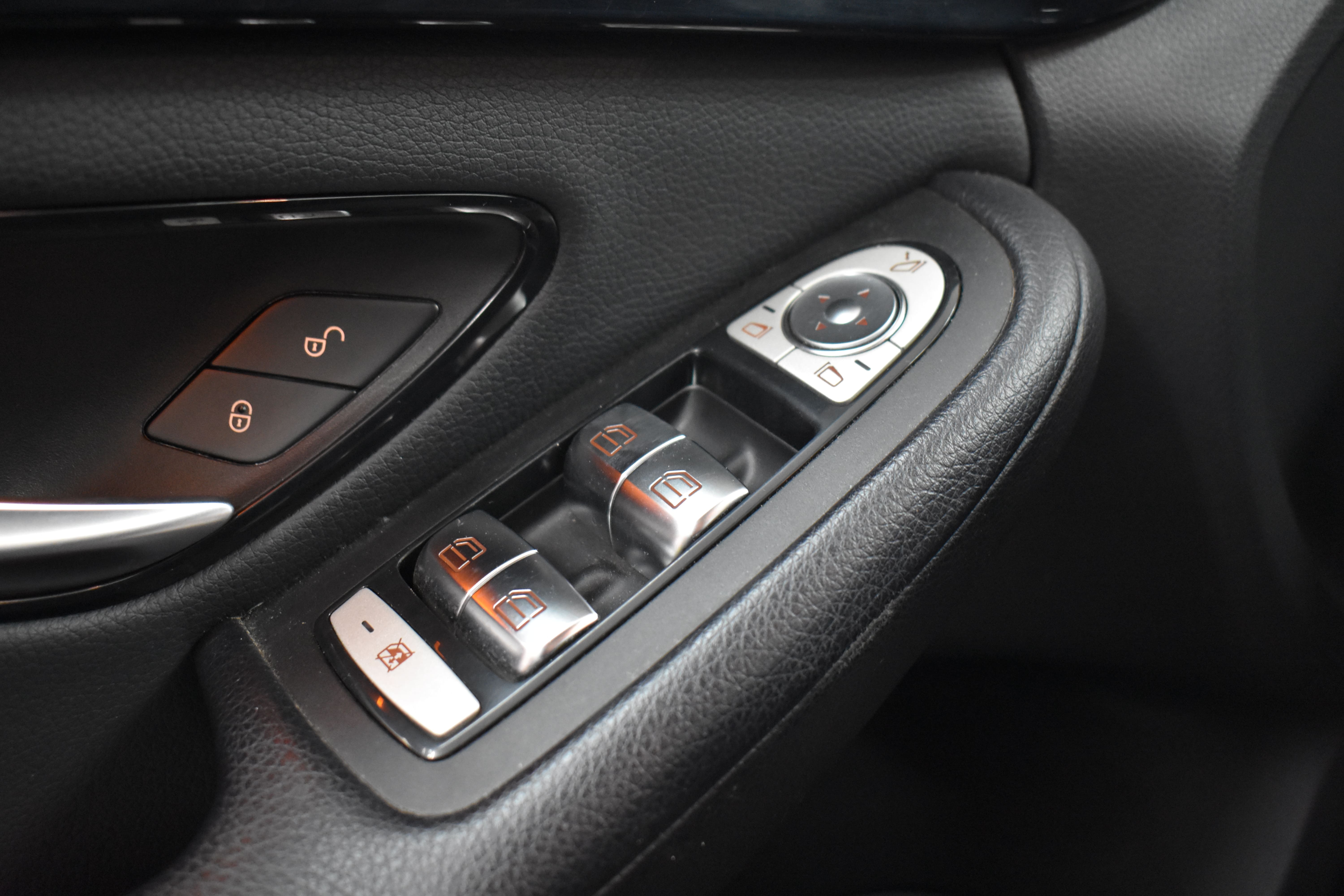 Vehicle gallery image 10