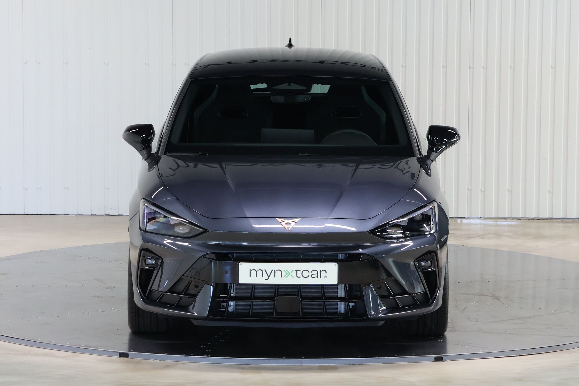 Vehicle gallery image 2