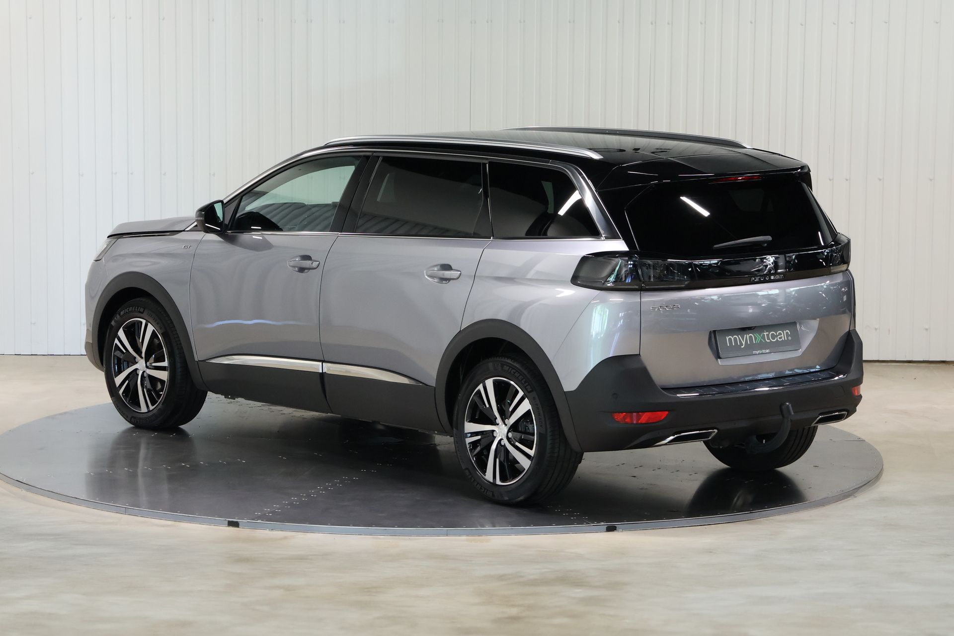 Vehicle gallery image 4