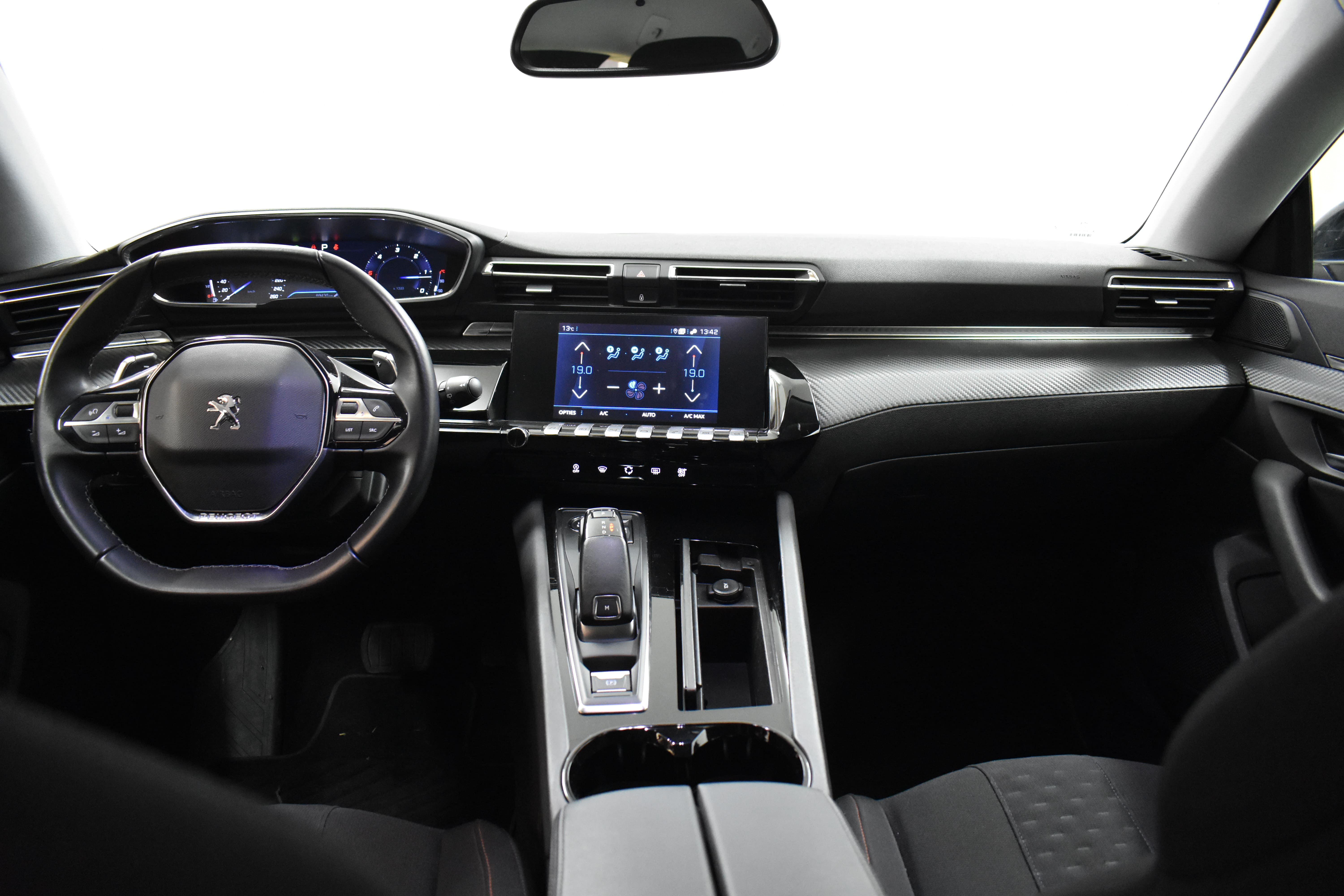 Vehicle gallery image 24