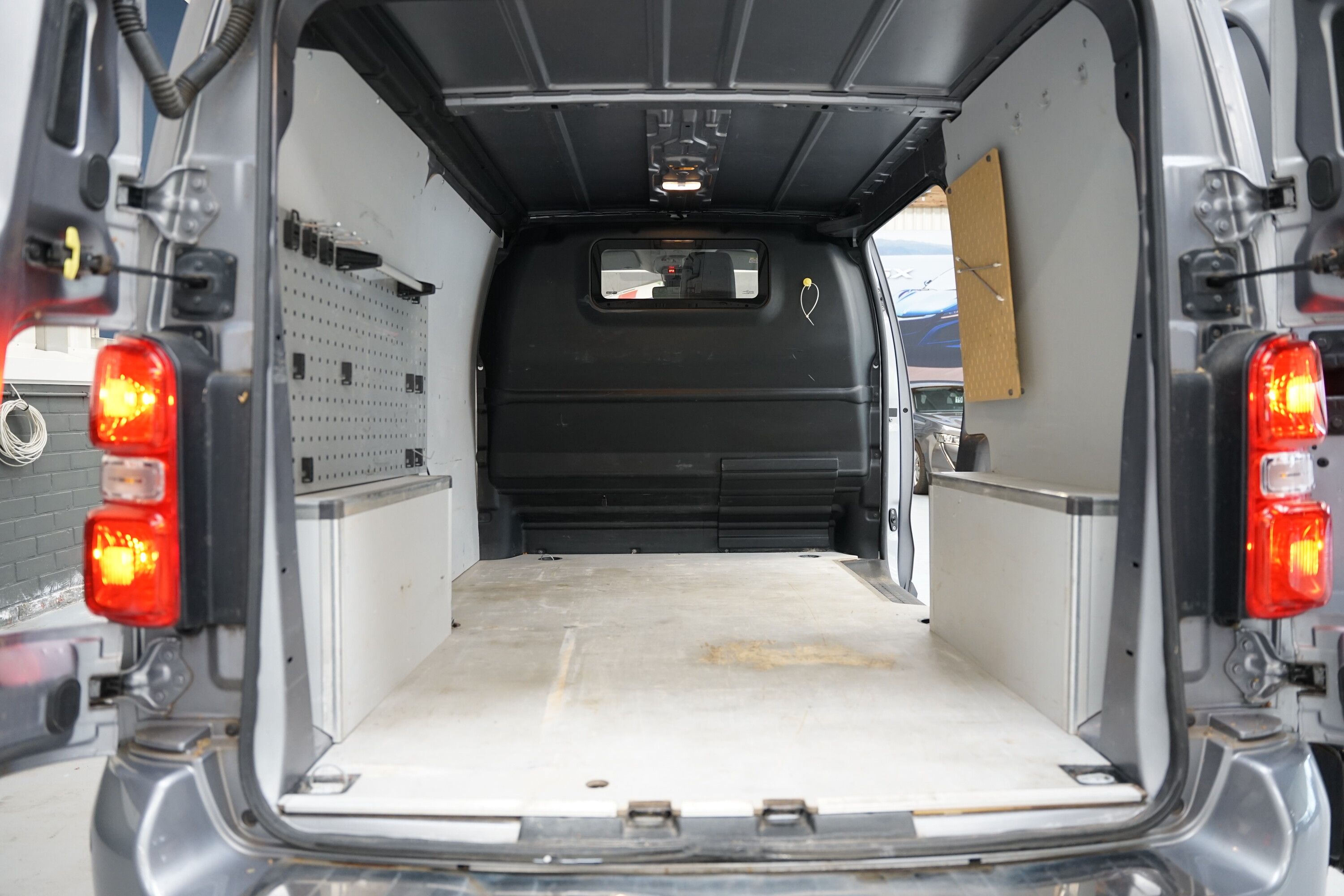 Vehicle gallery image 6