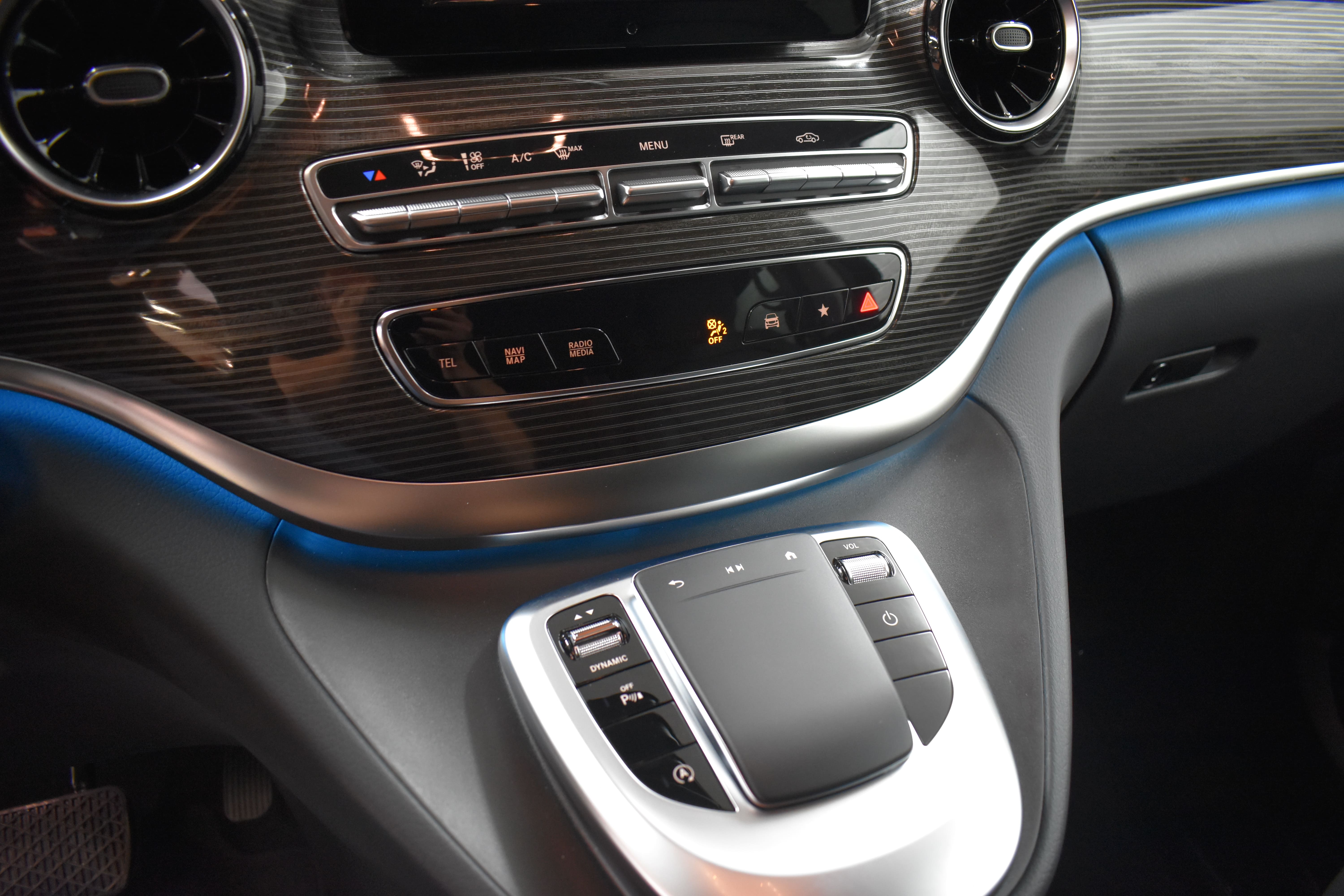 Vehicle gallery image 11