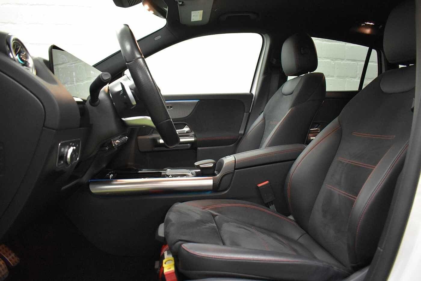 Vehicle gallery image 9