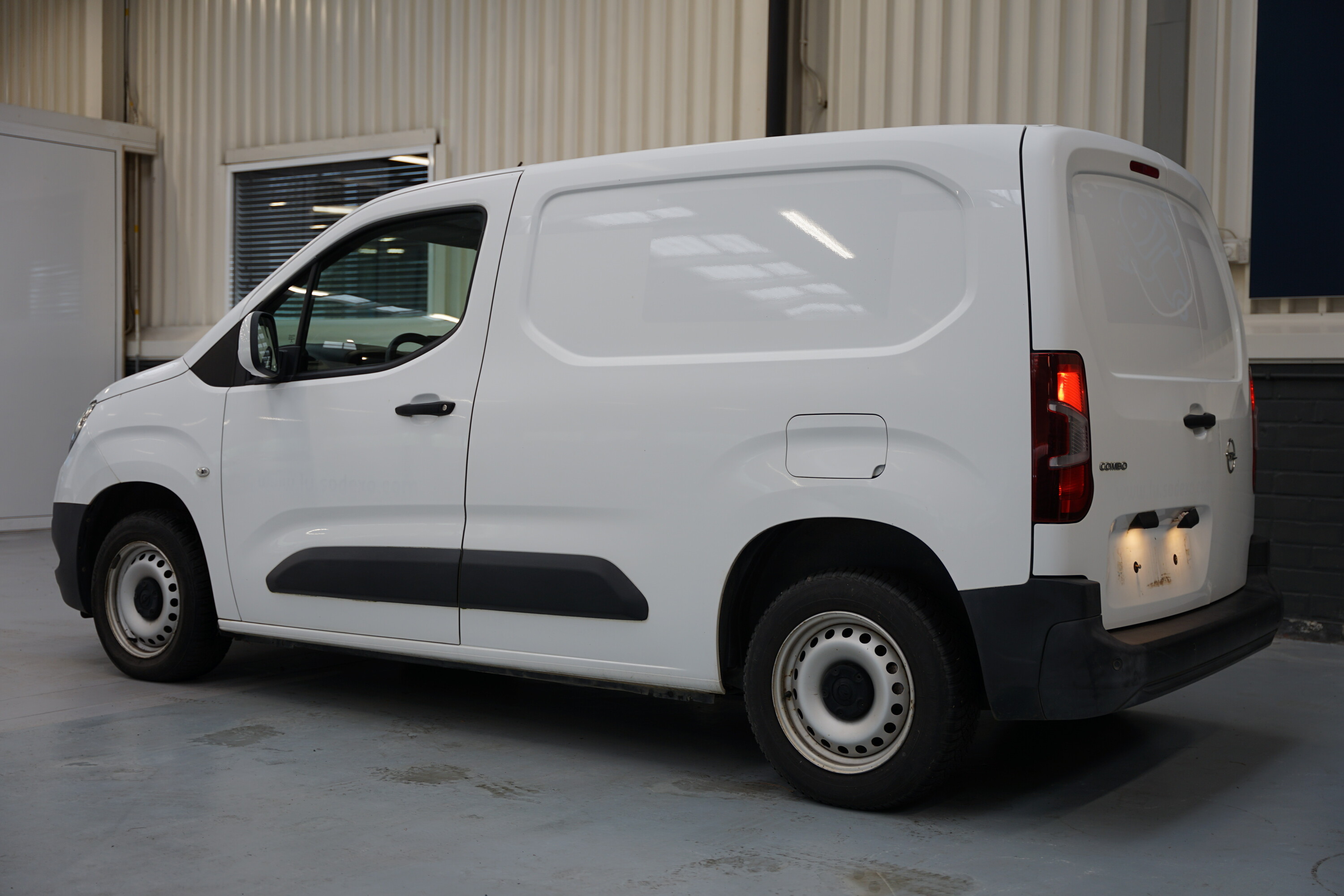 Vehicle gallery image 5