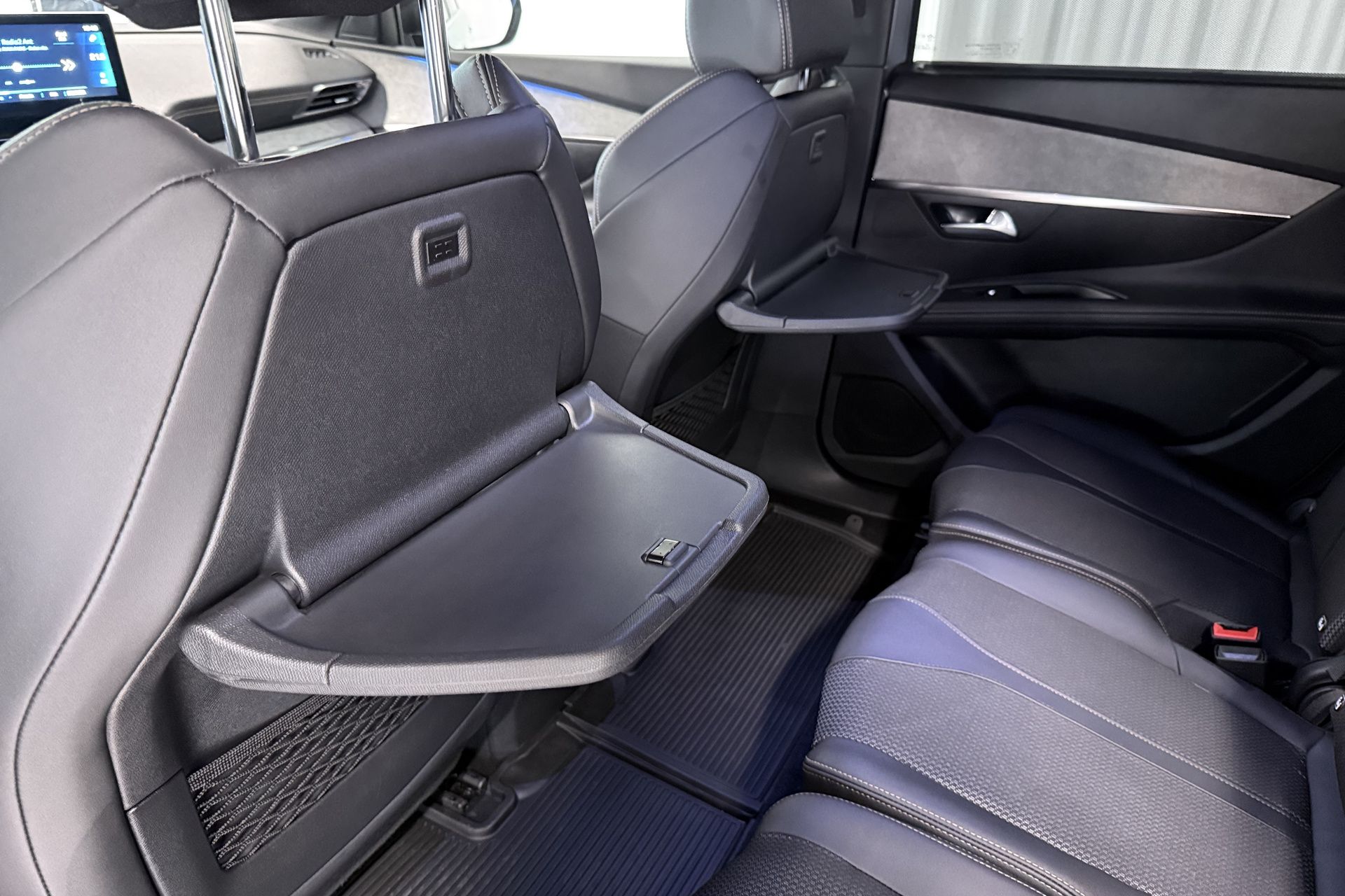 Vehicle gallery image 43
