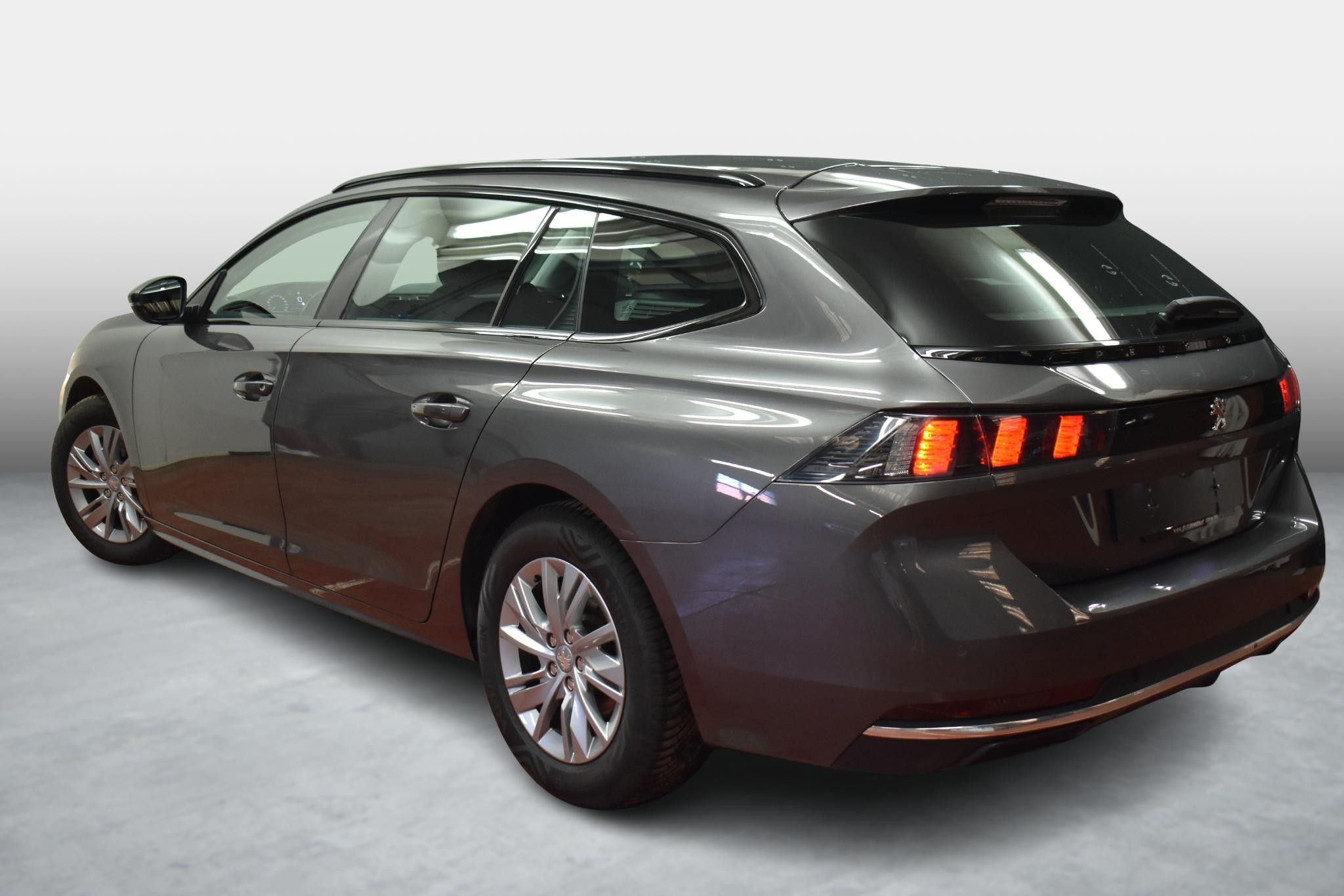 Vehicle gallery image 2