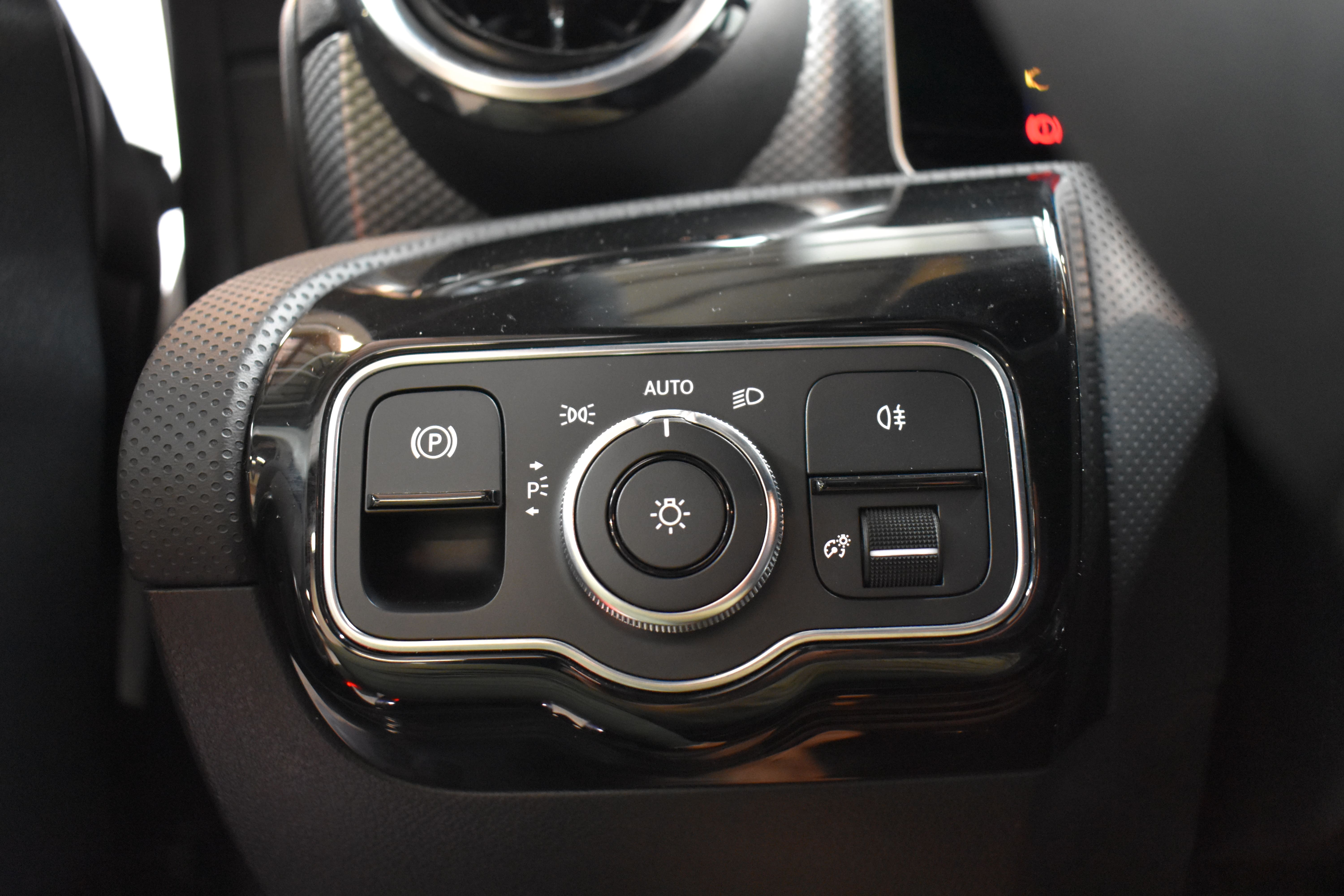 Vehicle gallery image 17