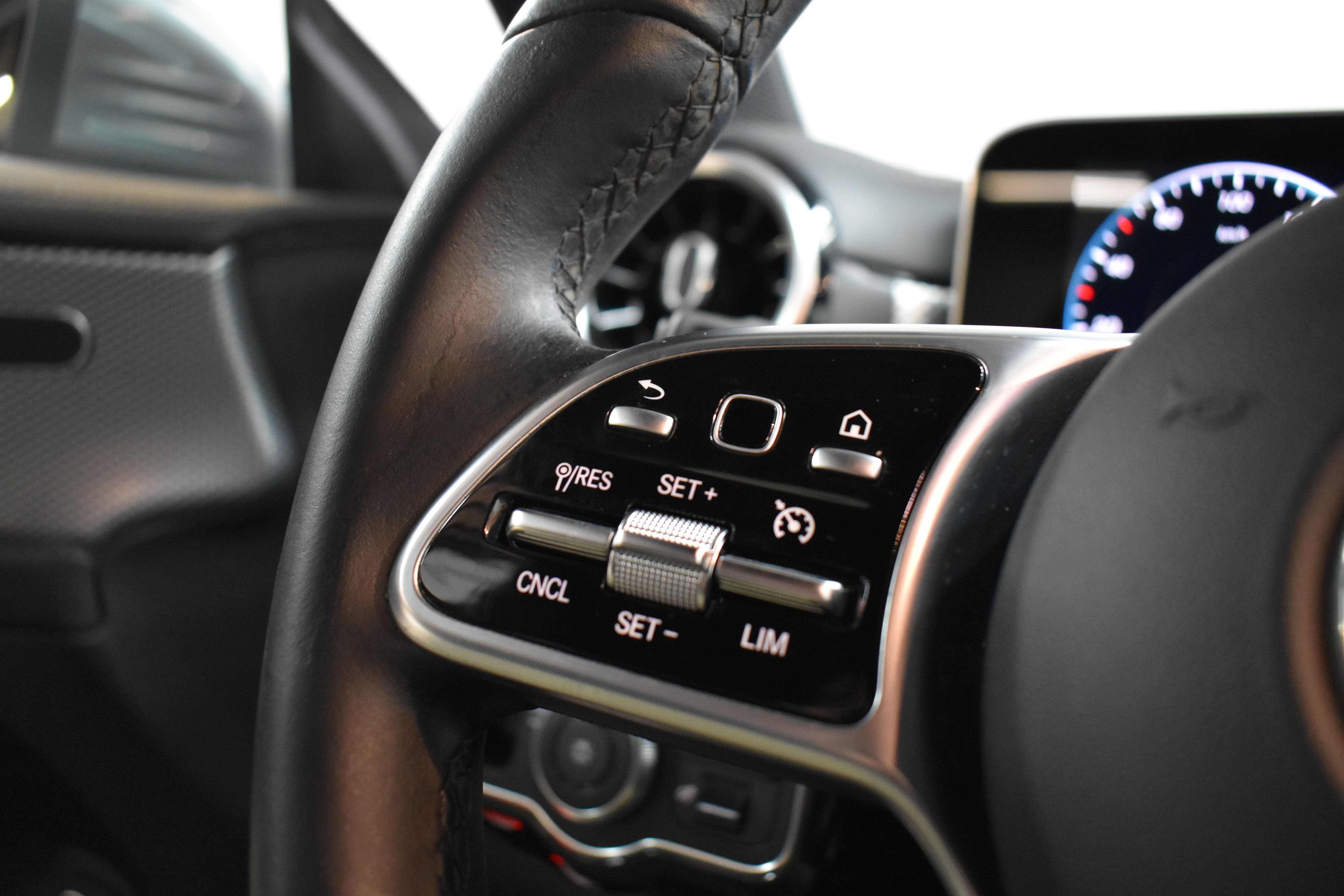 Vehicle gallery image 18