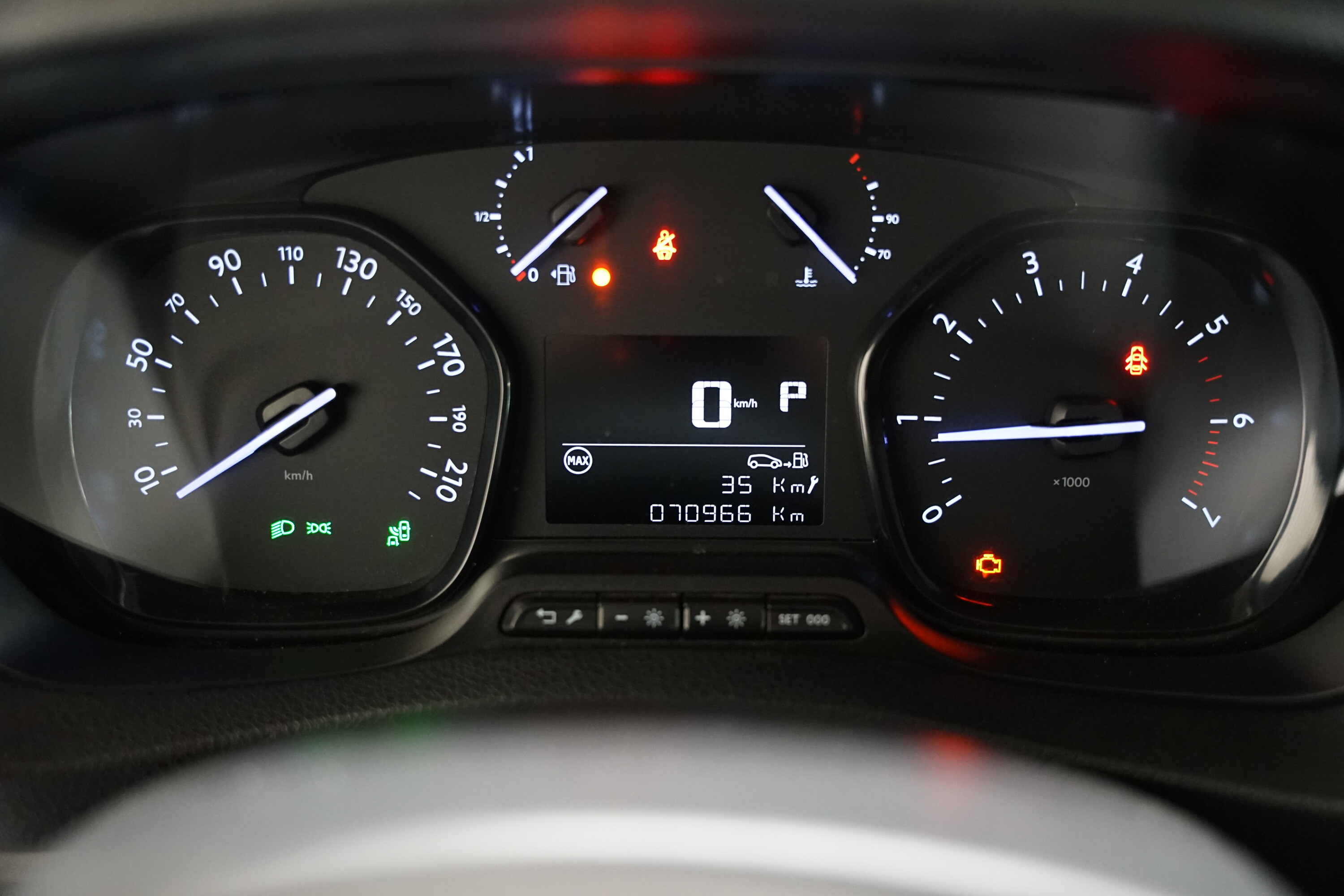 Vehicle gallery image 14