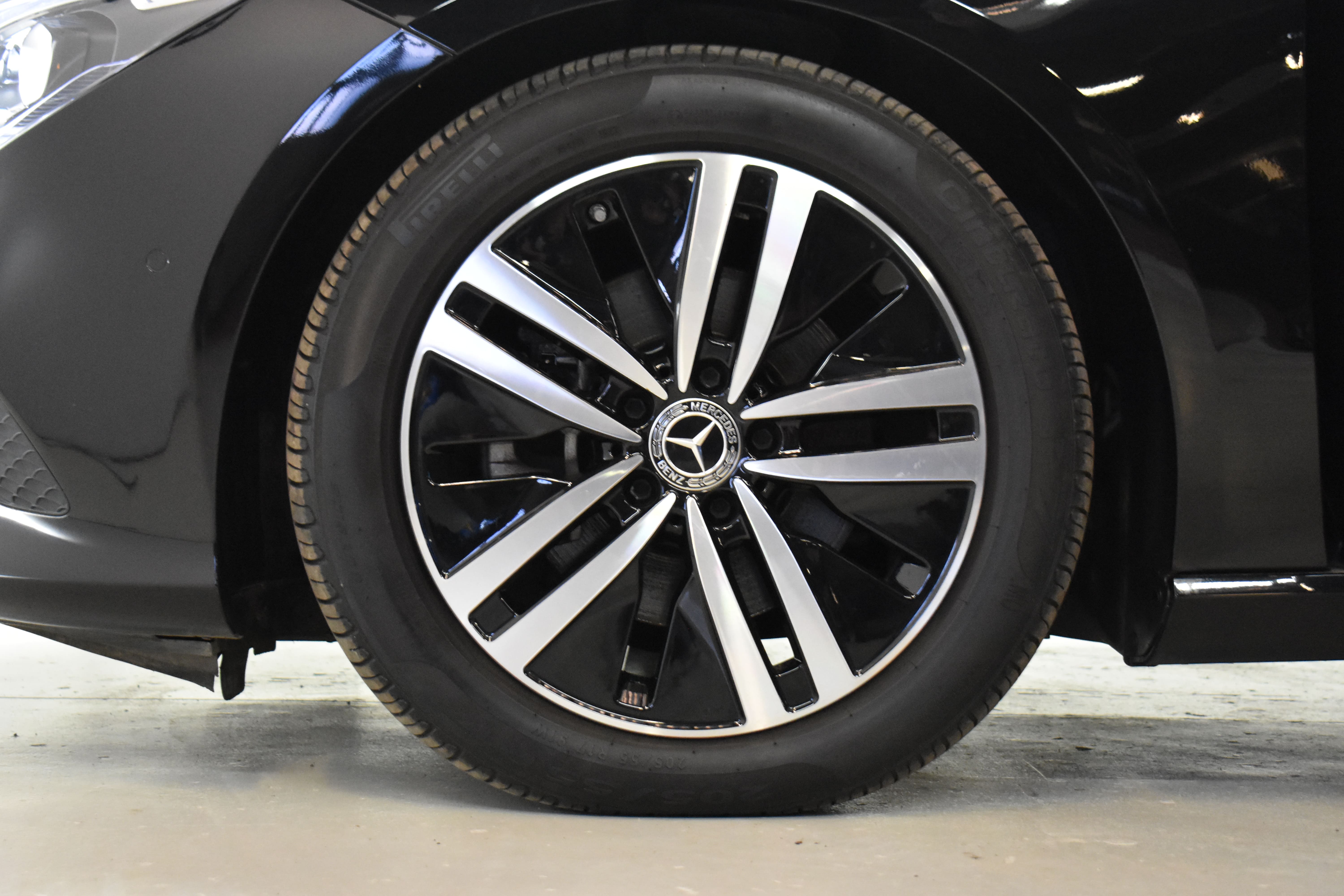 Vehicle gallery image 21