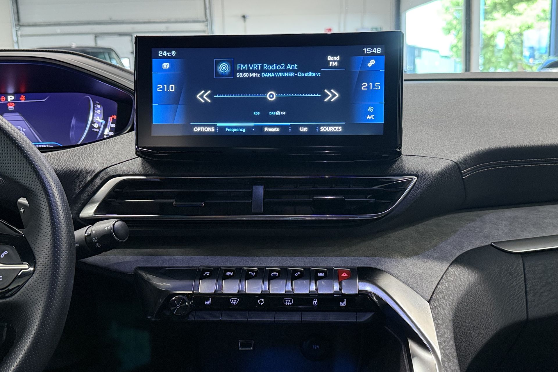 Vehicle gallery image 22