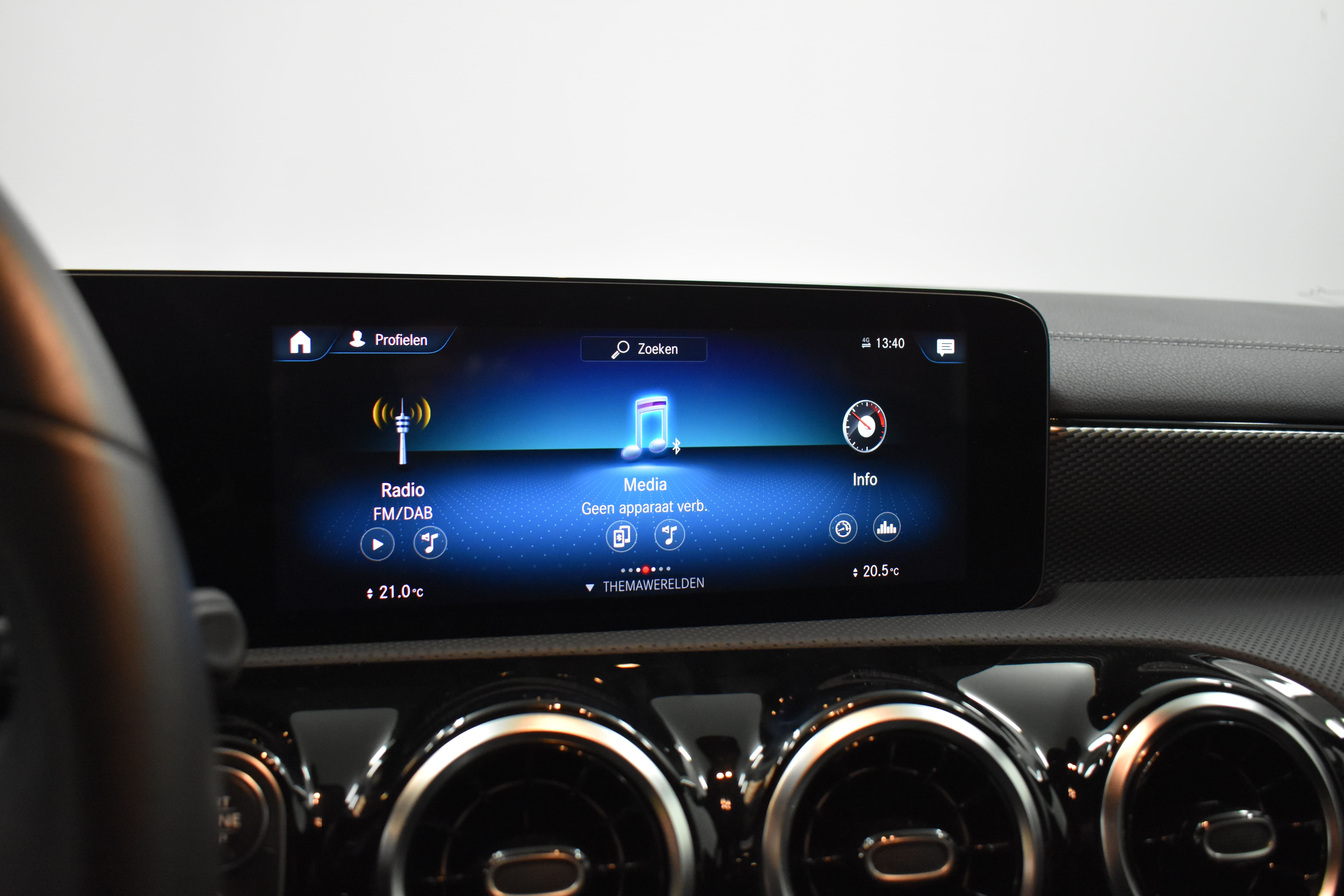 Vehicle gallery image 14