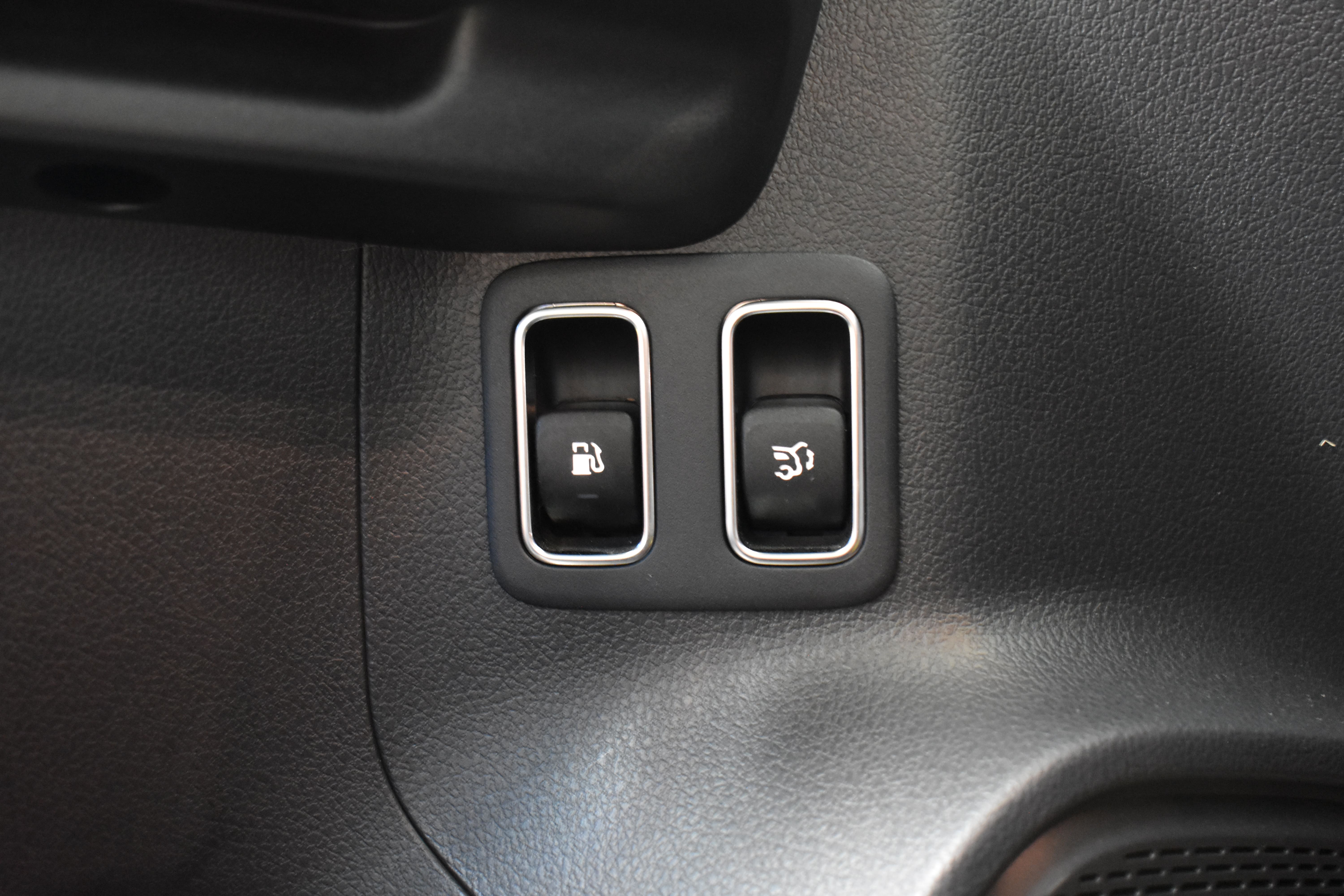 Vehicle gallery image 15
