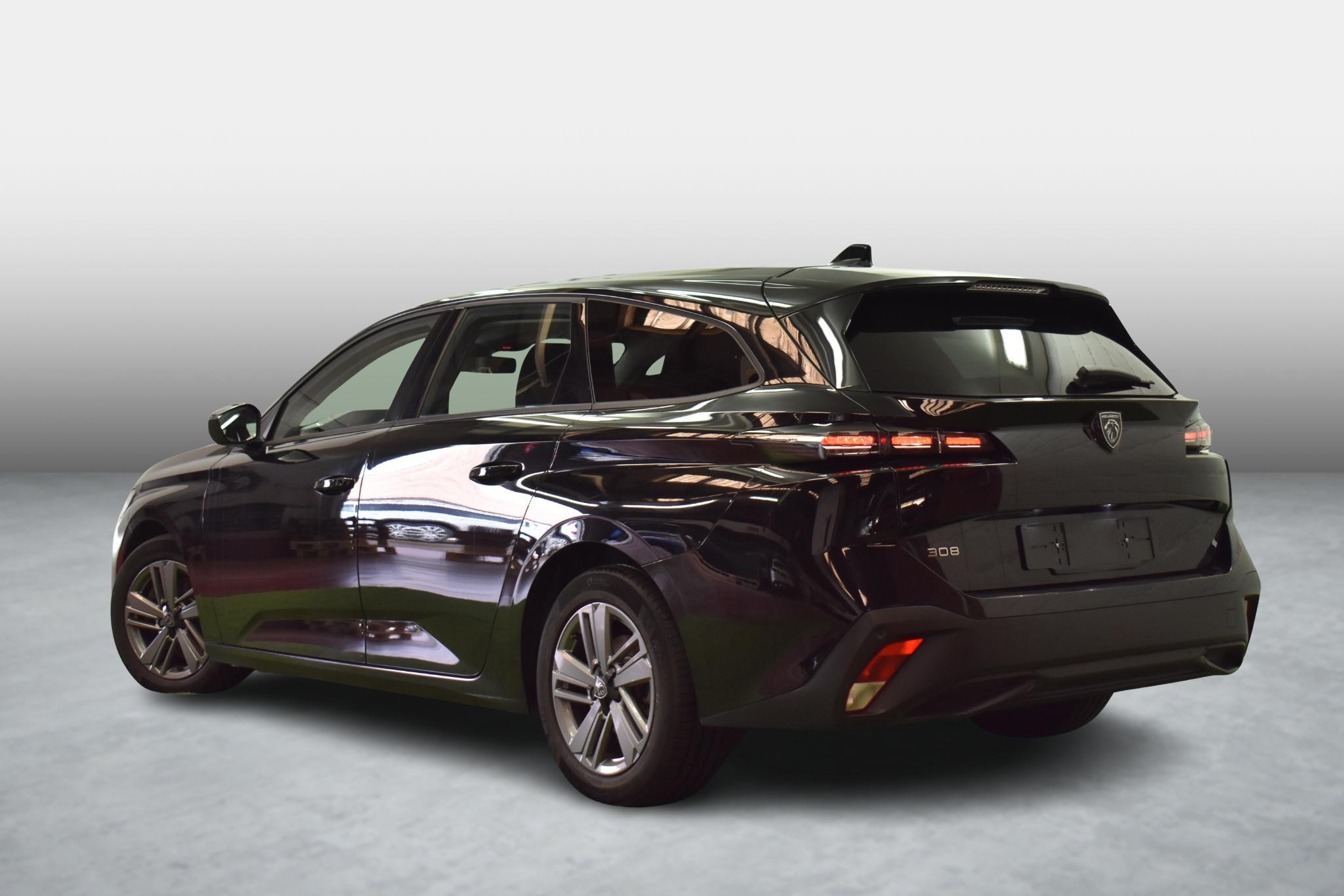Vehicle gallery image 3