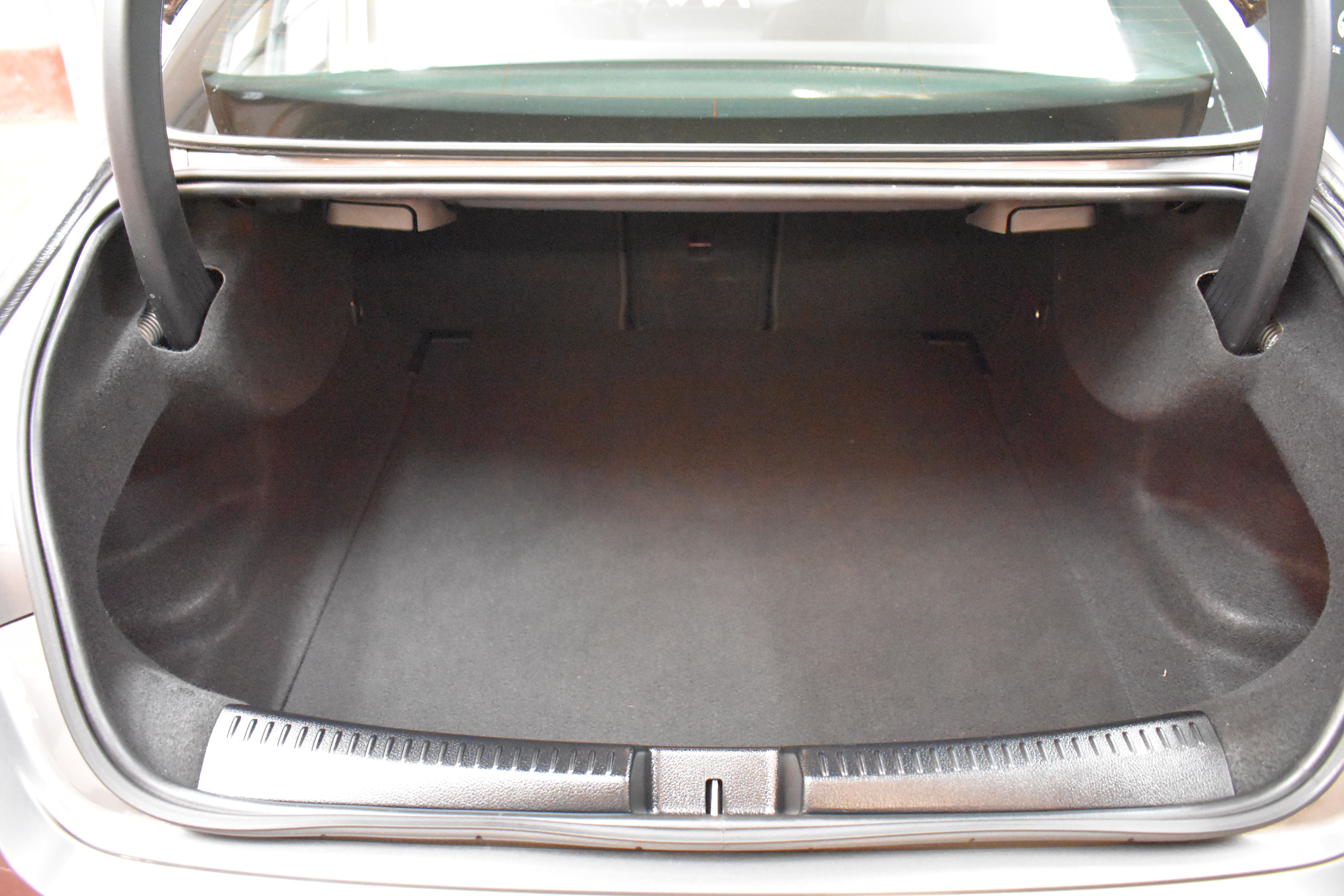 Vehicle gallery image 21